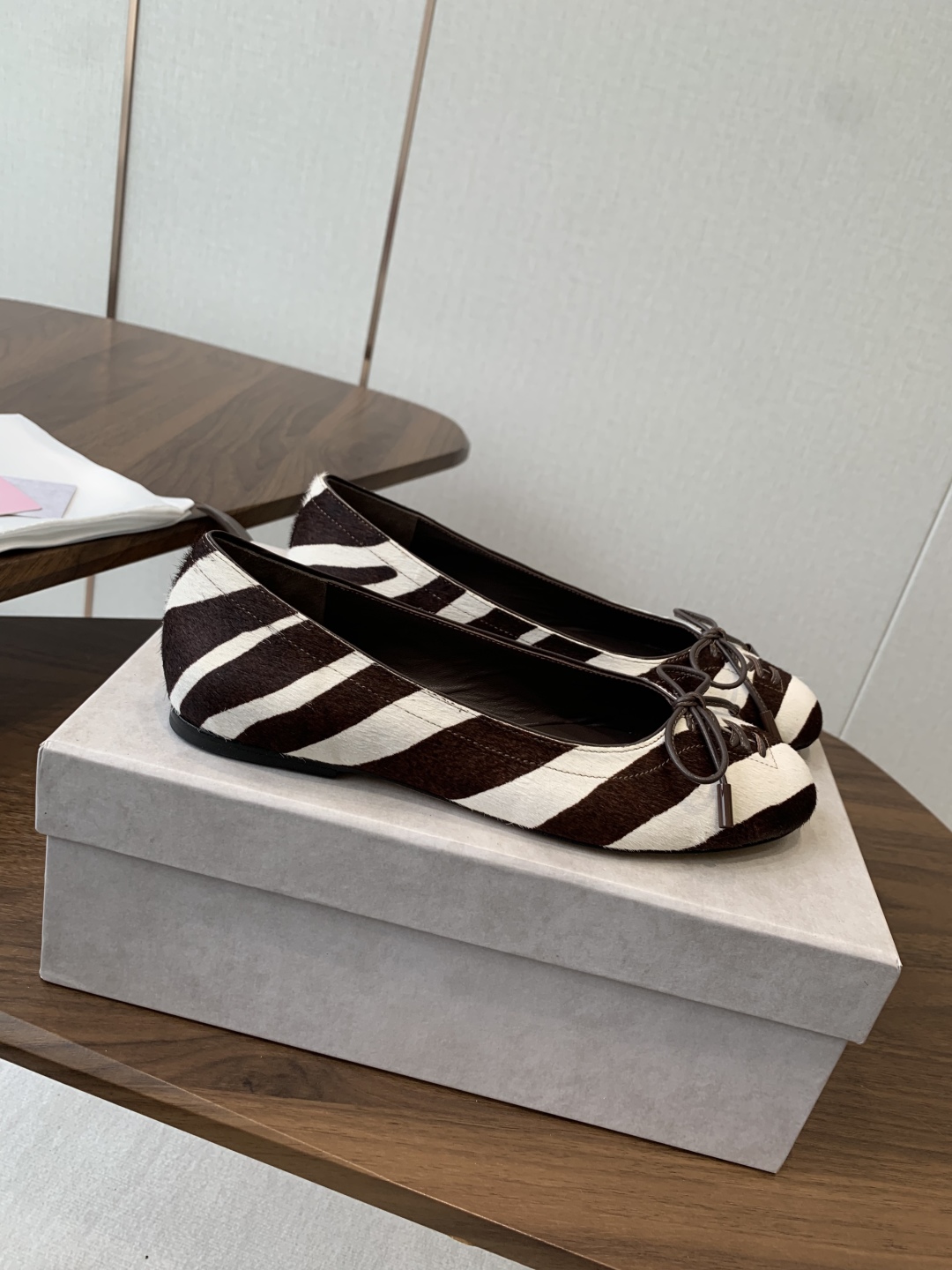 Jimmy Choo New Curly Butterfly Ties Mary Jane Plain Shoes Collection - 图片 2