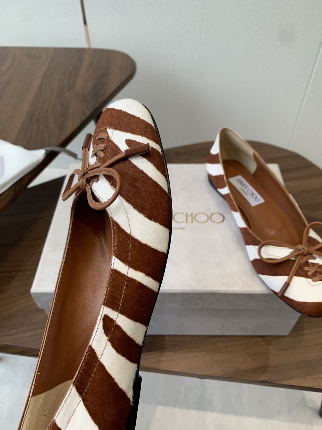 New Curly Butterfly Ties Mary Jane Single Shoes by Jimmy Choo – Week 25ss - 图片 6
