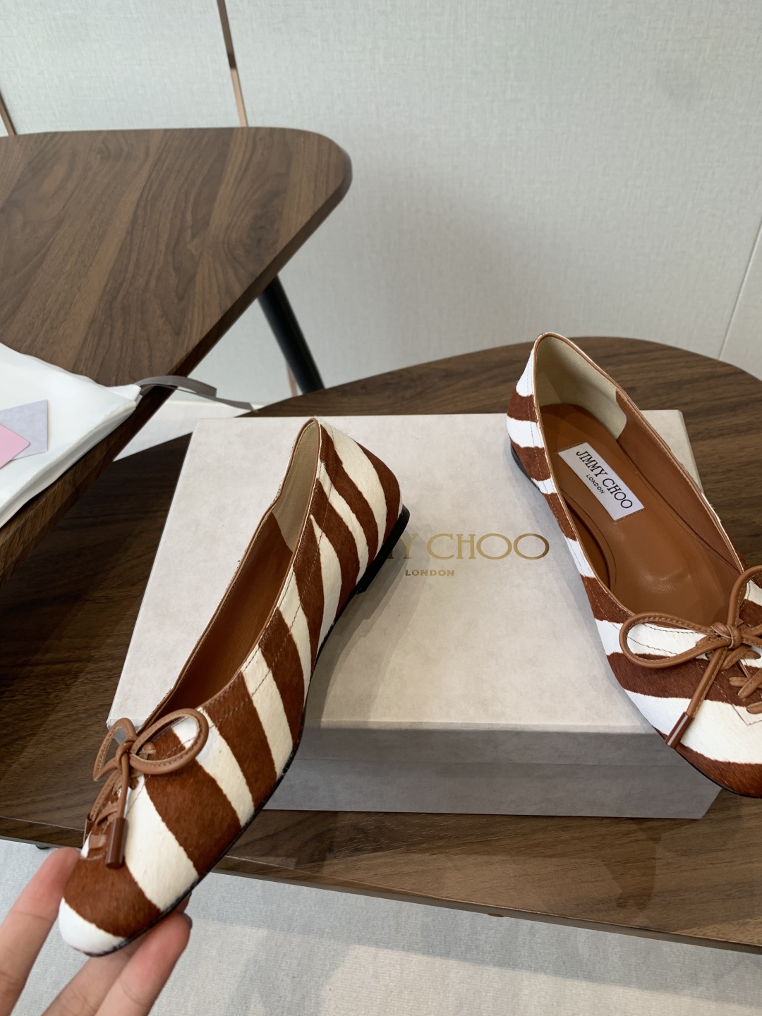 New Curly Butterfly Ties Mary Jane Single Shoes by Jimmy Choo – Week 25ss - 图片 5