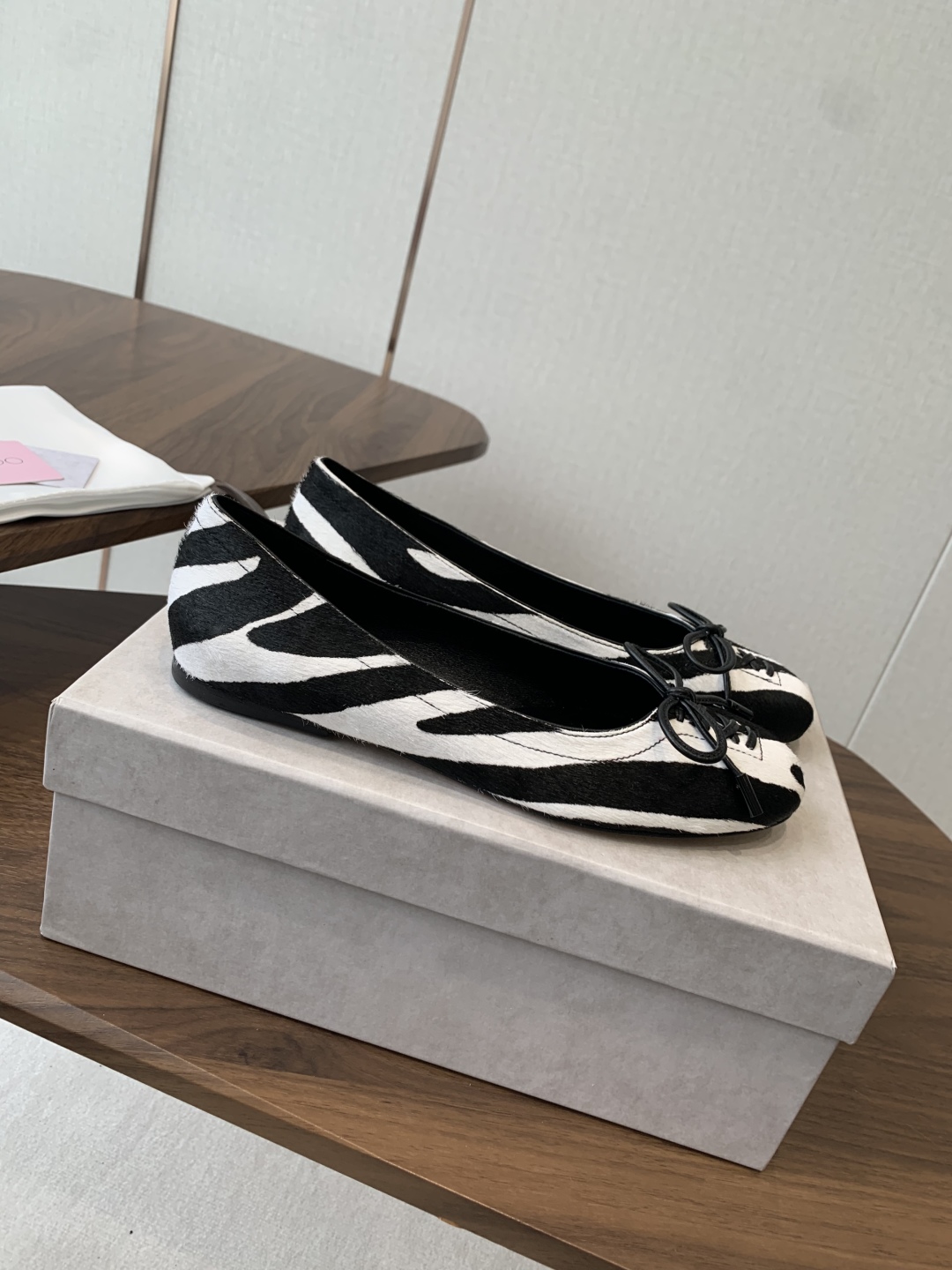 New Curly Butterfly Ties Mary Jane’s Shoes by Jimmy Choo – Review - 图片 2