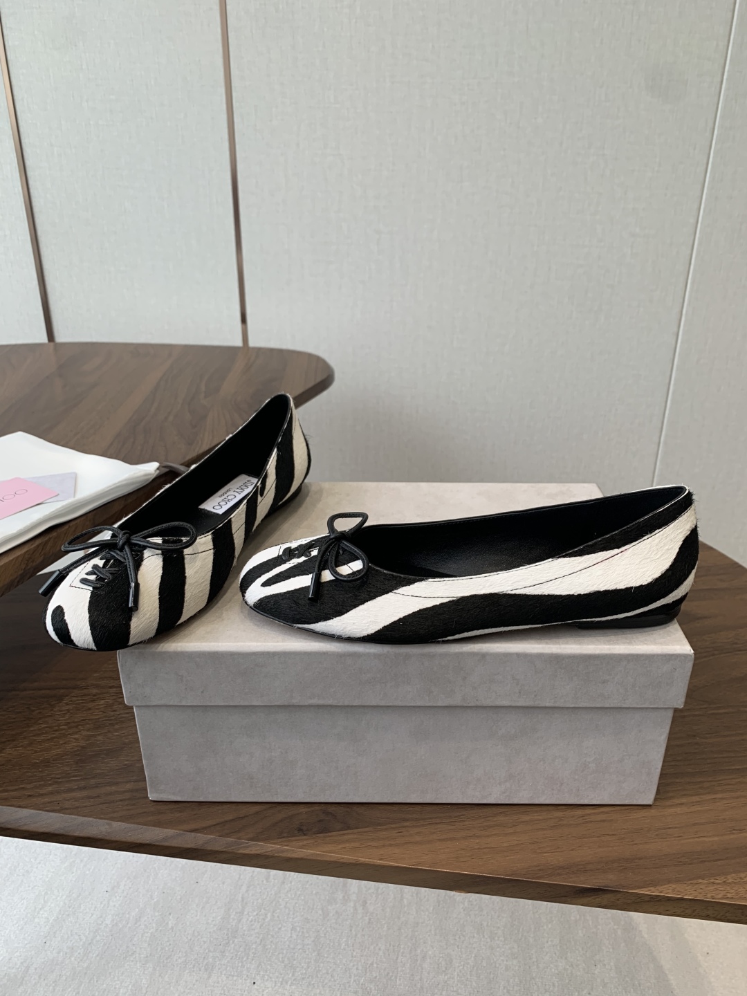 New Curly Butterfly Ties Mary Jane’s Shoes by Jimmy Choo – Review - 图片 3