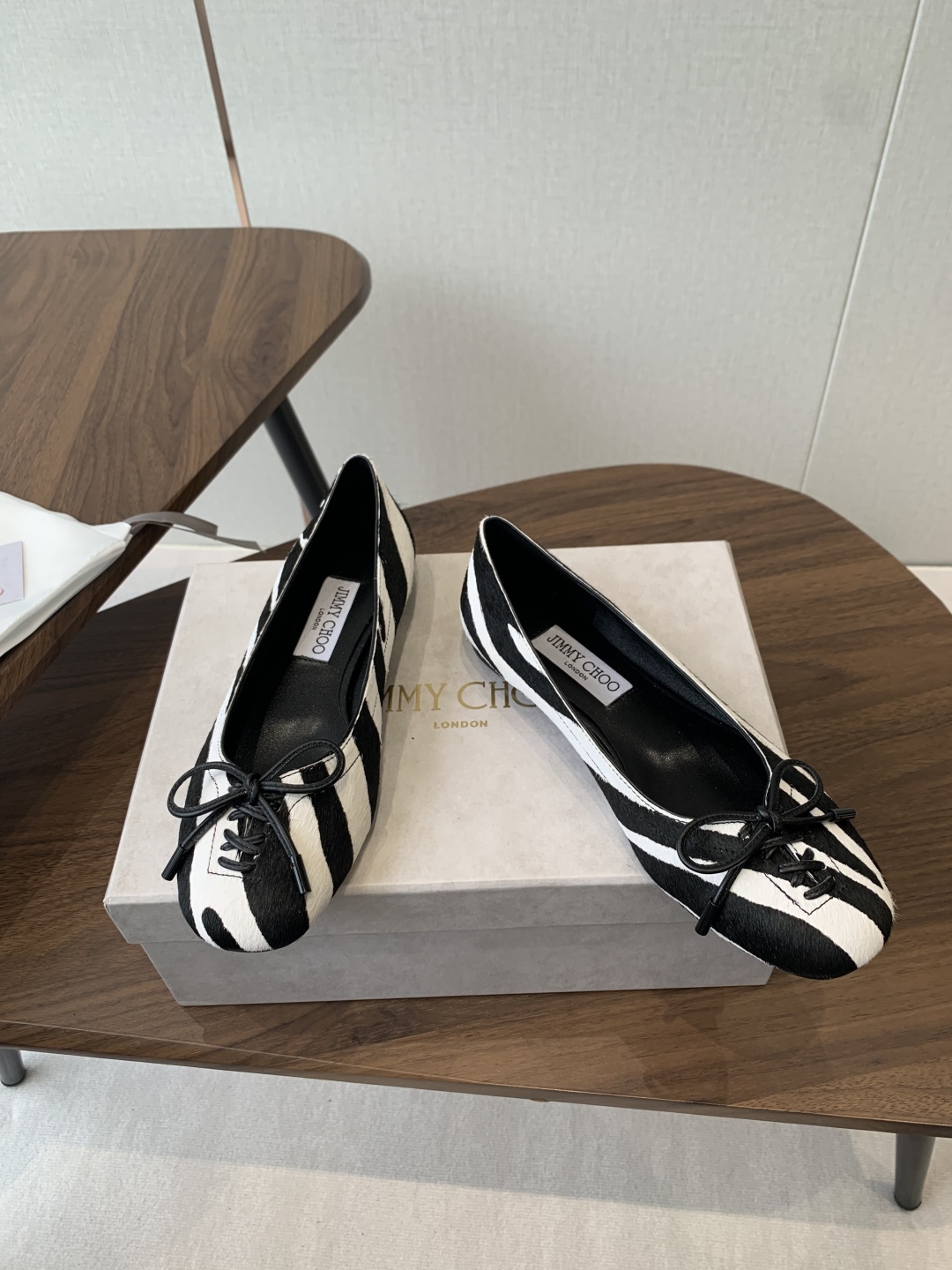 New Curly Butterfly Ties Mary Jane’s Shoes by Jimmy Choo – Review - 图片 4
