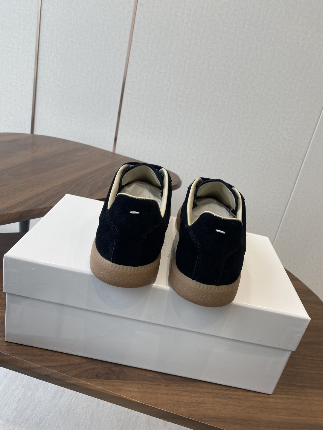 Maison Margiela MM6 Ink Graft Canvas Sneakers with German Design: Comfortable, Stylish, and Versatile - 图片 8