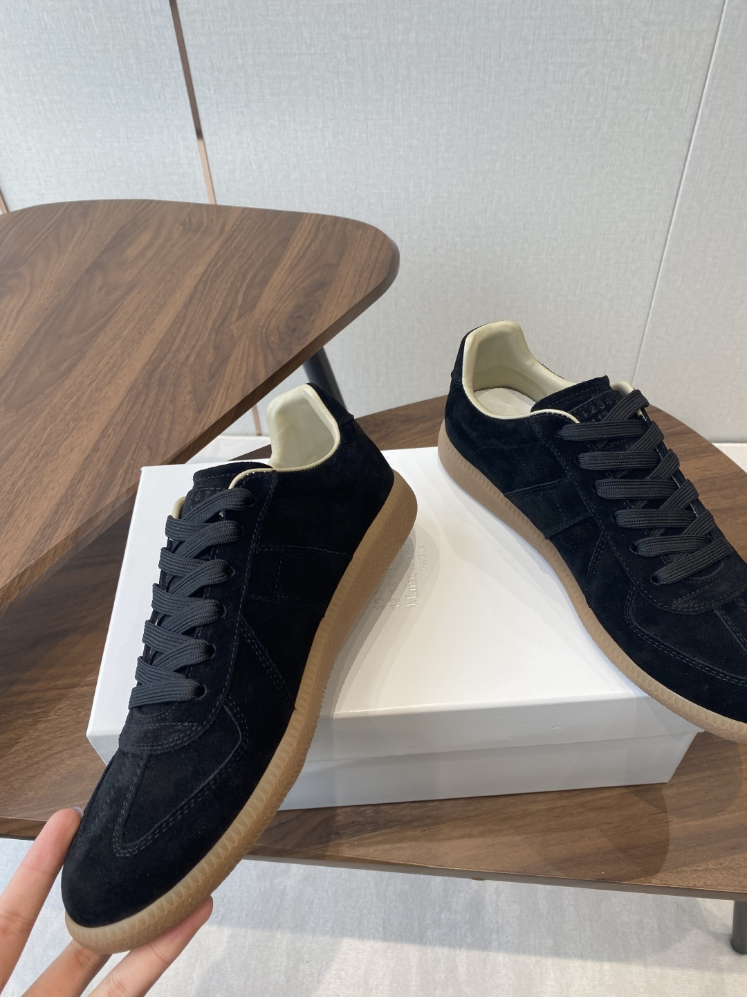 Maison Margiela MM6 Ink Graft Canvas Sneakers with German Design: Comfortable, Stylish, and Versatile - 图片 5