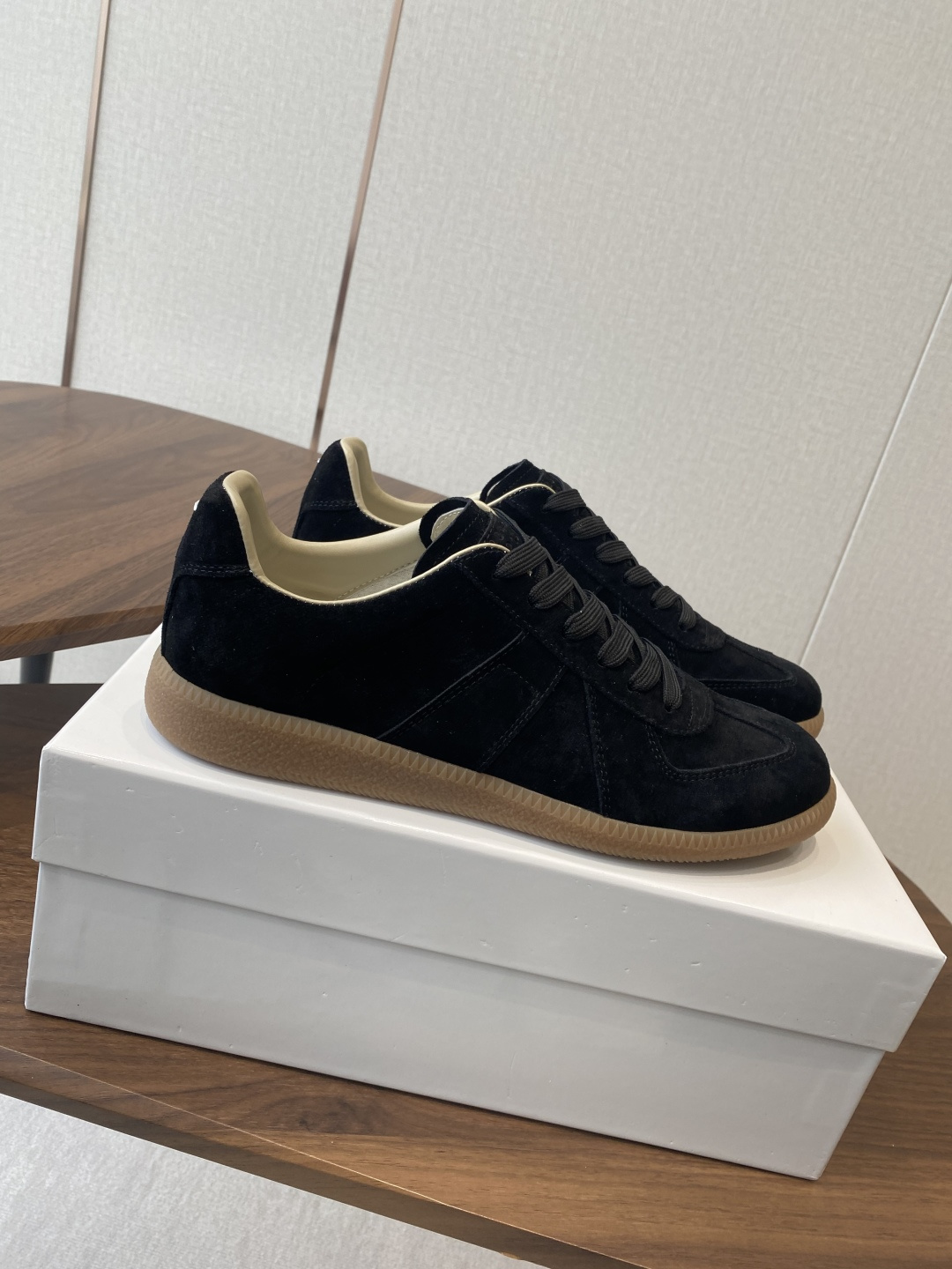 Maison Margiela MM6 Ink Graft Canvas Sneakers with German Design: Comfortable, Stylish, and Versatile - 图片 3
