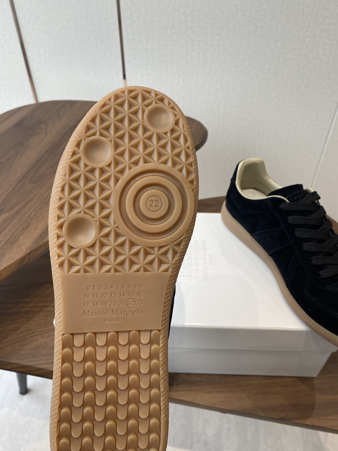 Maison Margiela MM6 Ink Graft Canvas Sneakers with German Design: Comfortable, Stylish, and Versatile - 图片 9