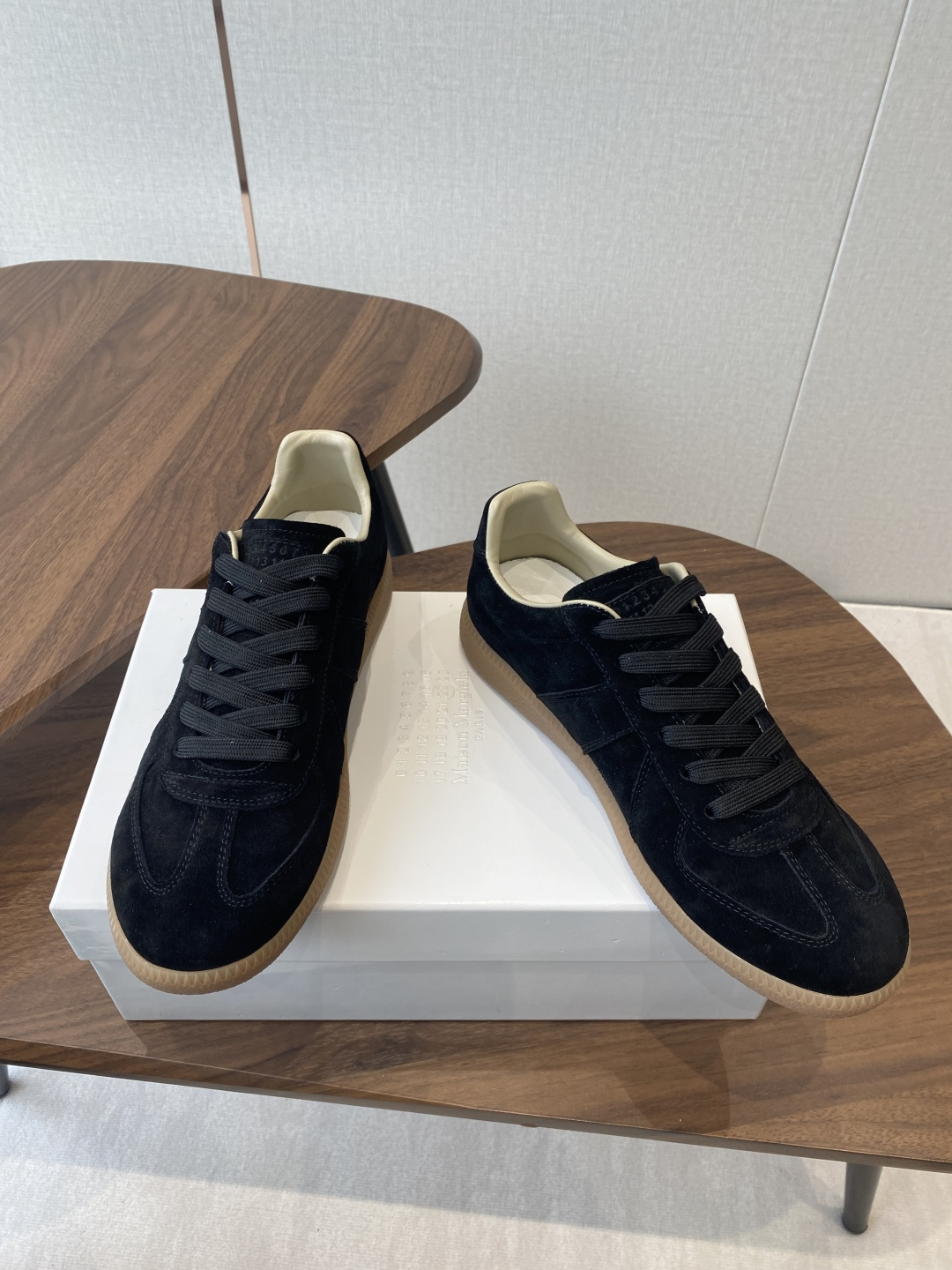 Maison Margiela MM6 Ink Graft Canvas Sneakers with German Design: Comfortable, Stylish, and Versatile - 图片 1