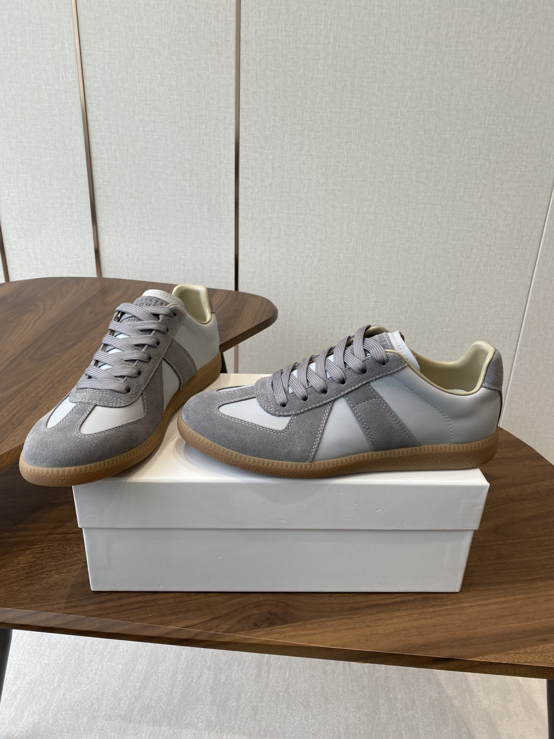 Maison Margiela MM6 Margilla Lover Canvas Sneakers with German Design Elements - 图片 4