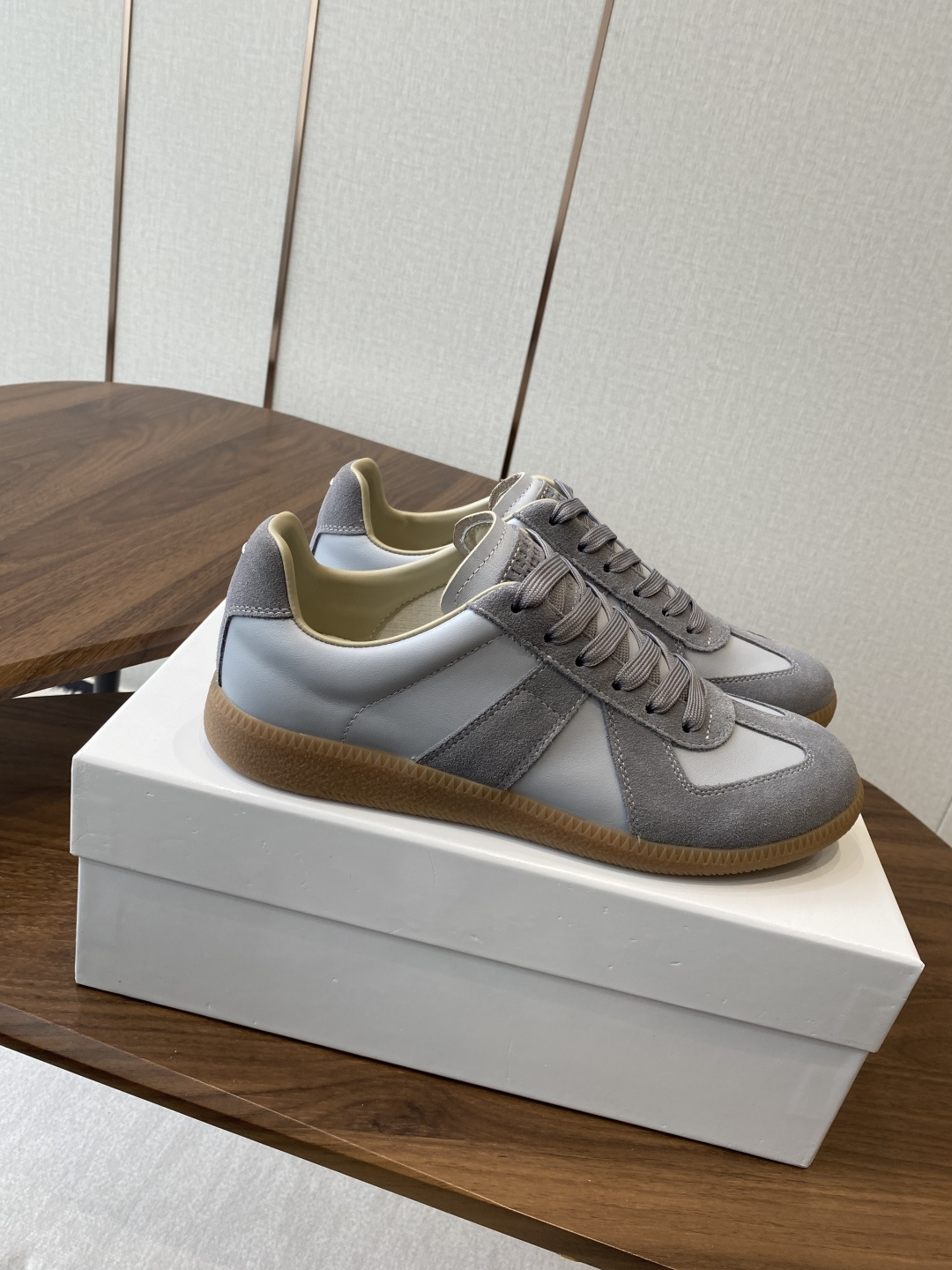 Maison Margiela MM6 Margilla Lover Canvas Sneakers with German Design Elements - 图片 3