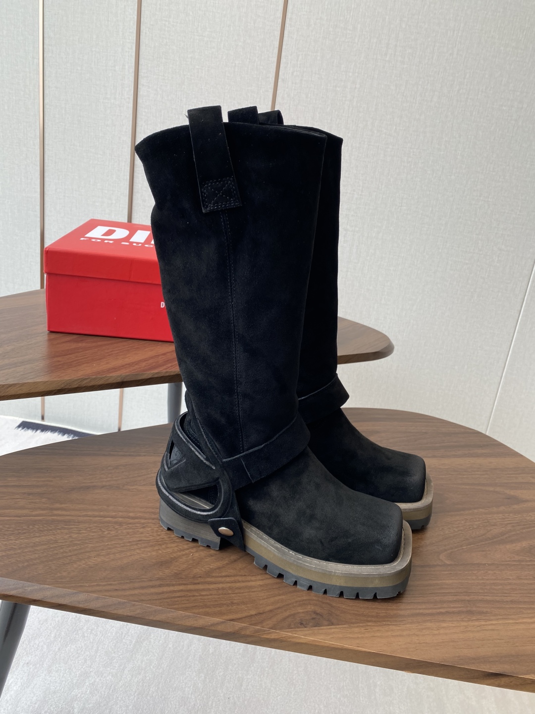 High-Quality Dissel 25s: Stylish Fall/Winter Boots with Sheepskin Lining and 5cm Heel