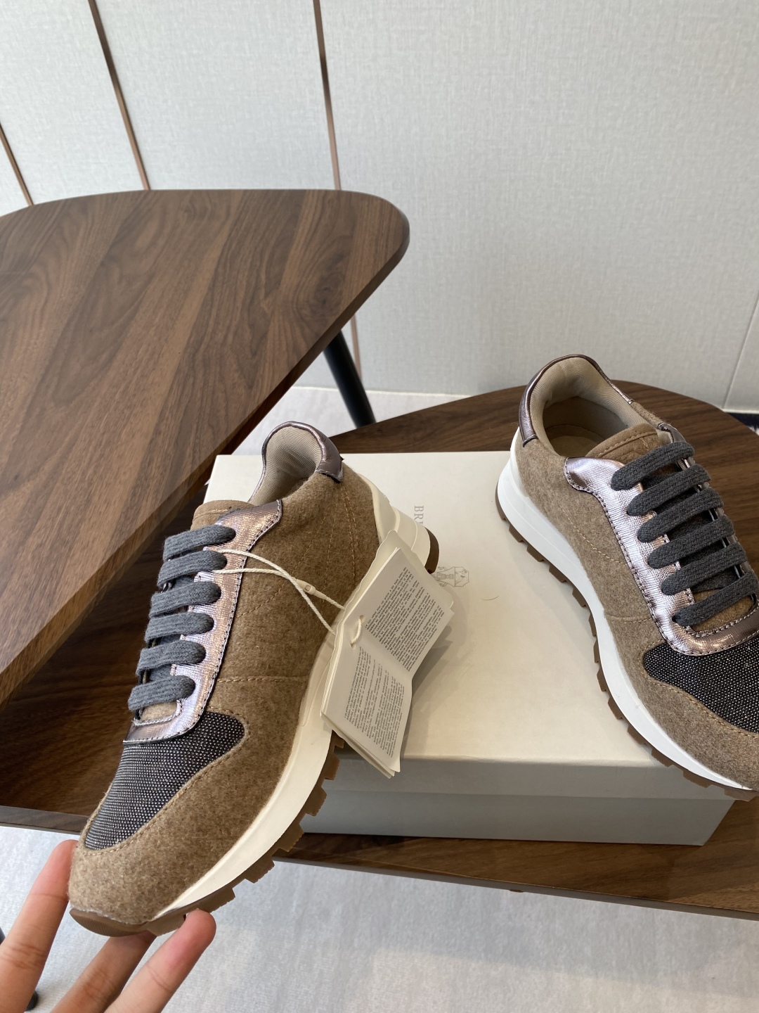 Luxury Brunello Cucinelli Shoes: Stylish Belts and Leisure Footwear with Unique Design - 图片 4