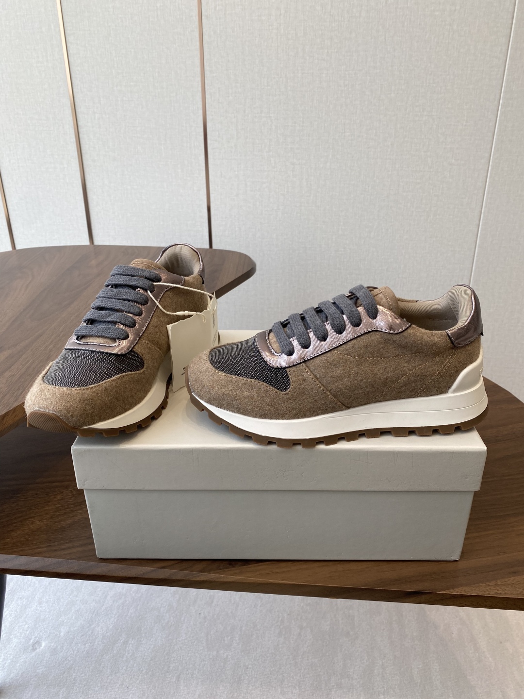 Luxury Brunello Cucinelli Shoes: Stylish Belts and Leisure Footwear with Unique Design - 图片 2