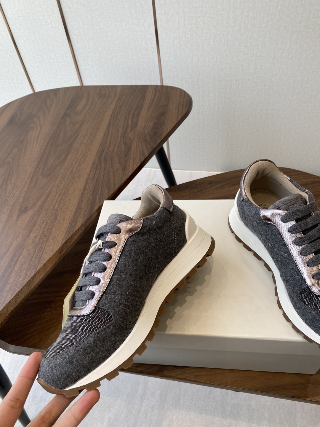 “Stylish Brunello Cucinelli Shoes with Unique Design and TPU Material” - 图片 4