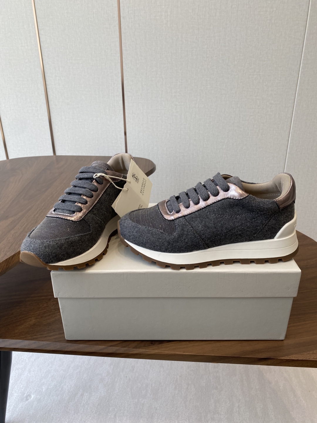 “Stylish Brunello Cucinelli Shoes with Unique Design and TPU Material” - 图片 2