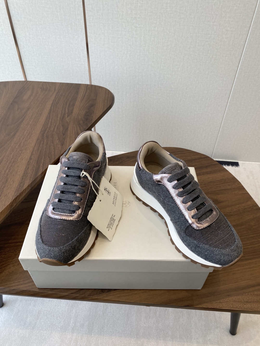 “Stylish Brunello Cucinelli Shoes with Unique Design and TPU Material” - 图片 3