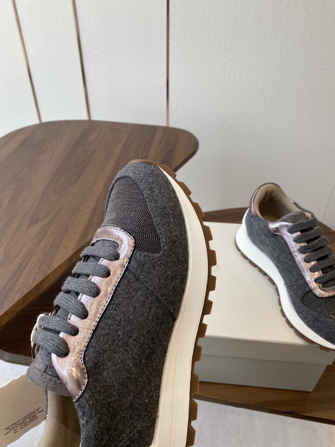 “Stylish Brunello Cucinelli Shoes with Unique Design and TPU Material” - 图片 5