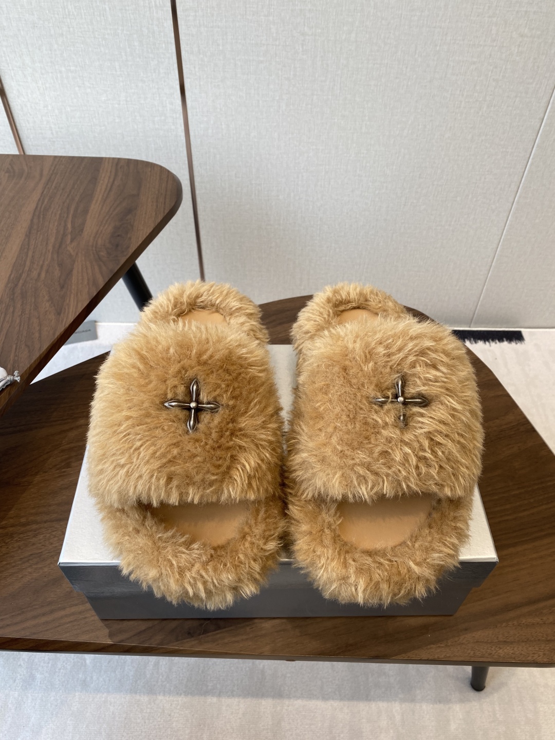 Stylish SMFK Thick Bottom Slippers with Wool Inside and Original Metal Logo