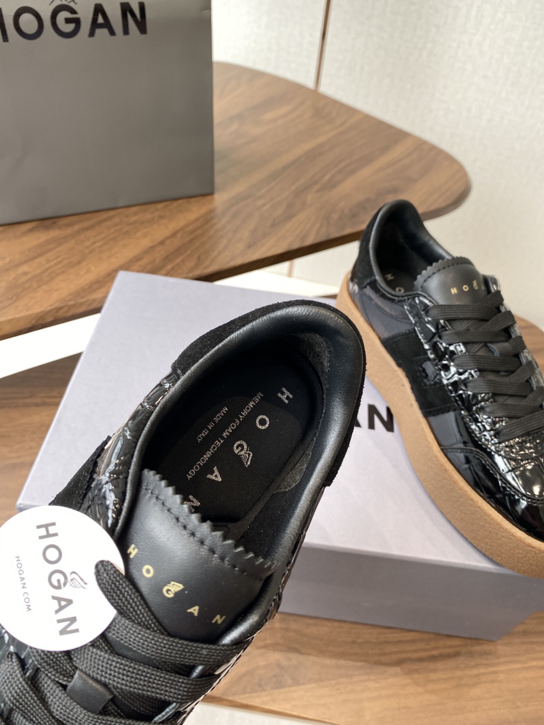 Hogan H-Stripes: Italian Crafted Comfort and Style in Sports Shoes - 图片 5