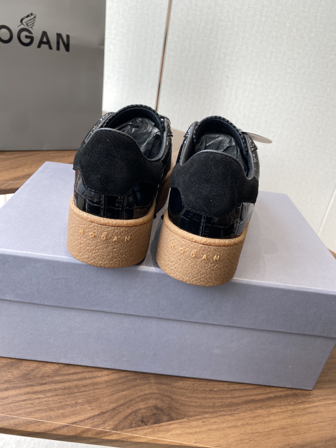 Hogan H-Stripes: Italian Crafted Comfort and Style in Sports Shoes - 图片 6