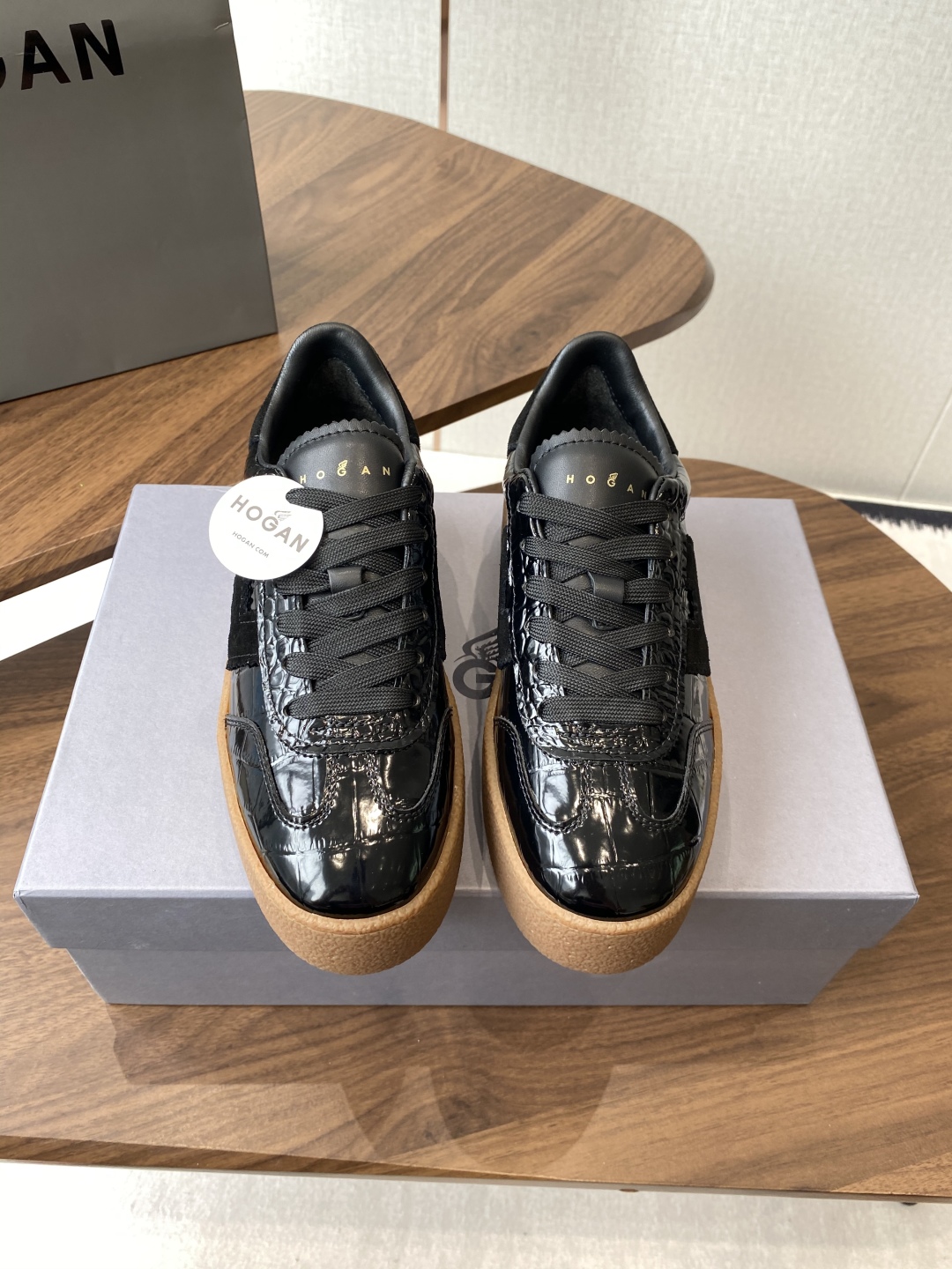 Hogan H-Stripes: Italian Crafted Comfort and Style in Sports Shoes - 图片 8