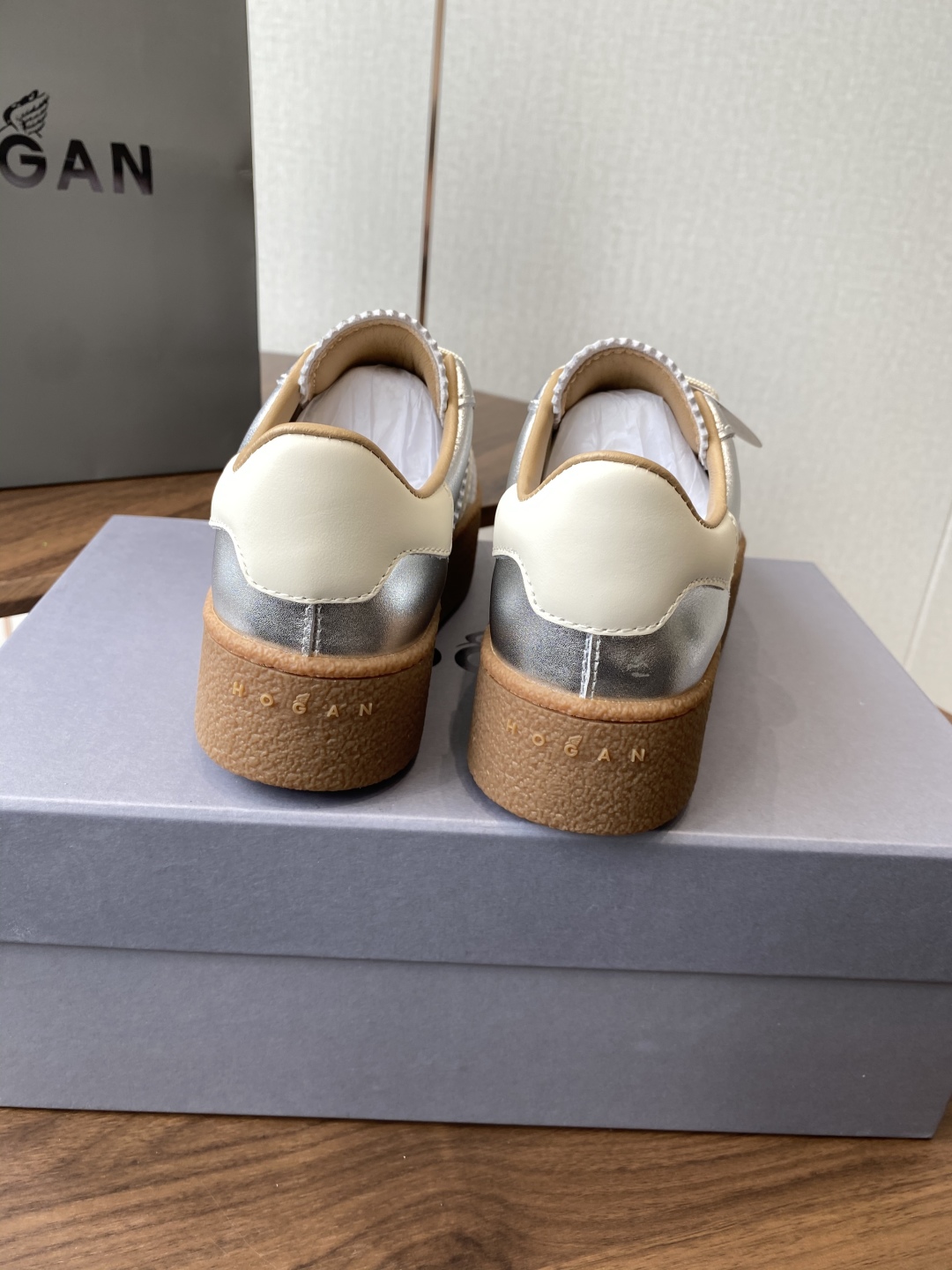 Hogan H-Stripes: Italian Crafted Comfort and Style in Sports Shoes - 图片 7
