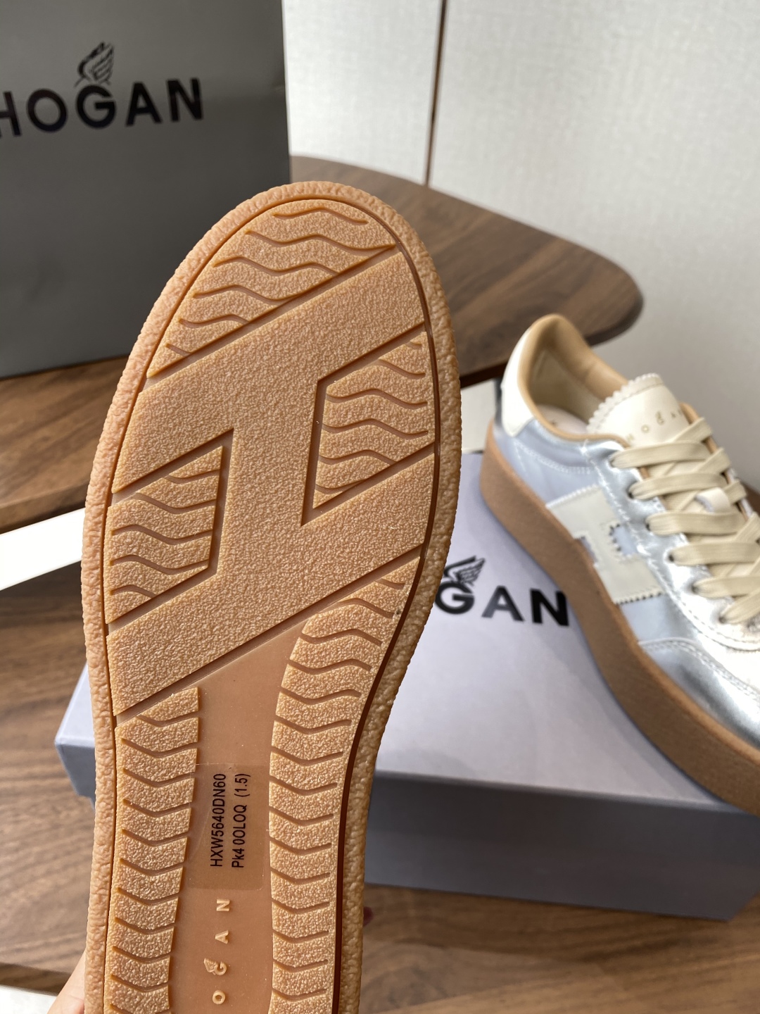 Hogan H-Stripes: Italian Crafted Comfort and Style in Sports Shoes - 图片 8