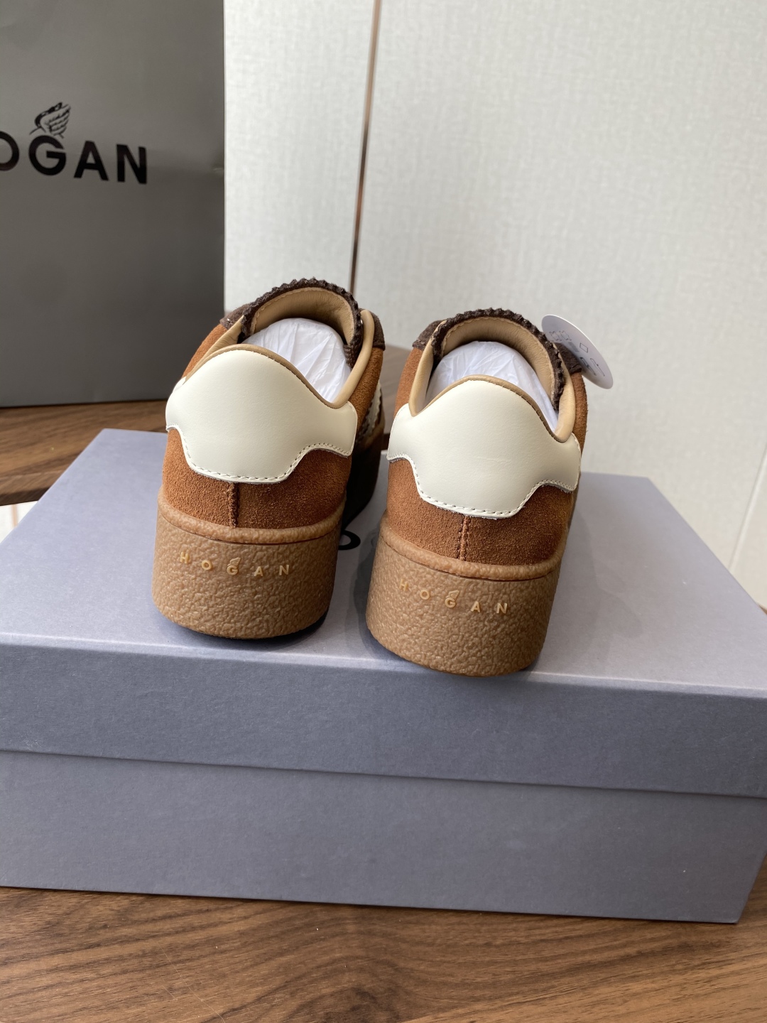 Hogan H-Stripes: Italian Crafted Comfort and Style in Sports Shoes - 图片 8