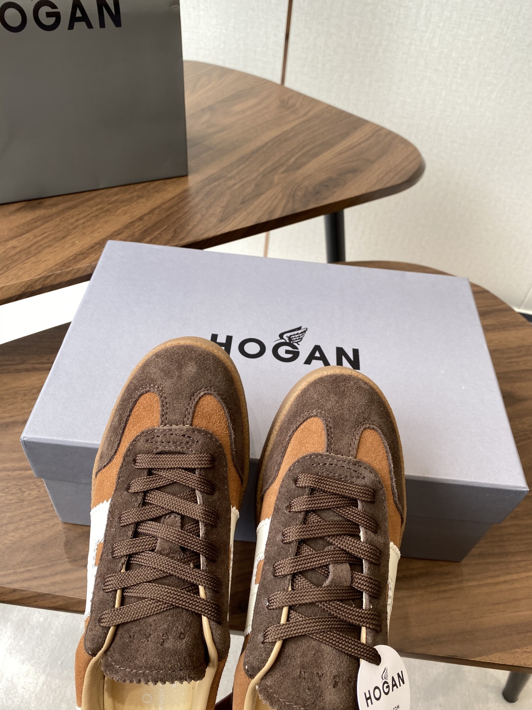 Hogan H-Stripes: Italian Crafted Comfort and Style in Sports Shoes - 图片 5