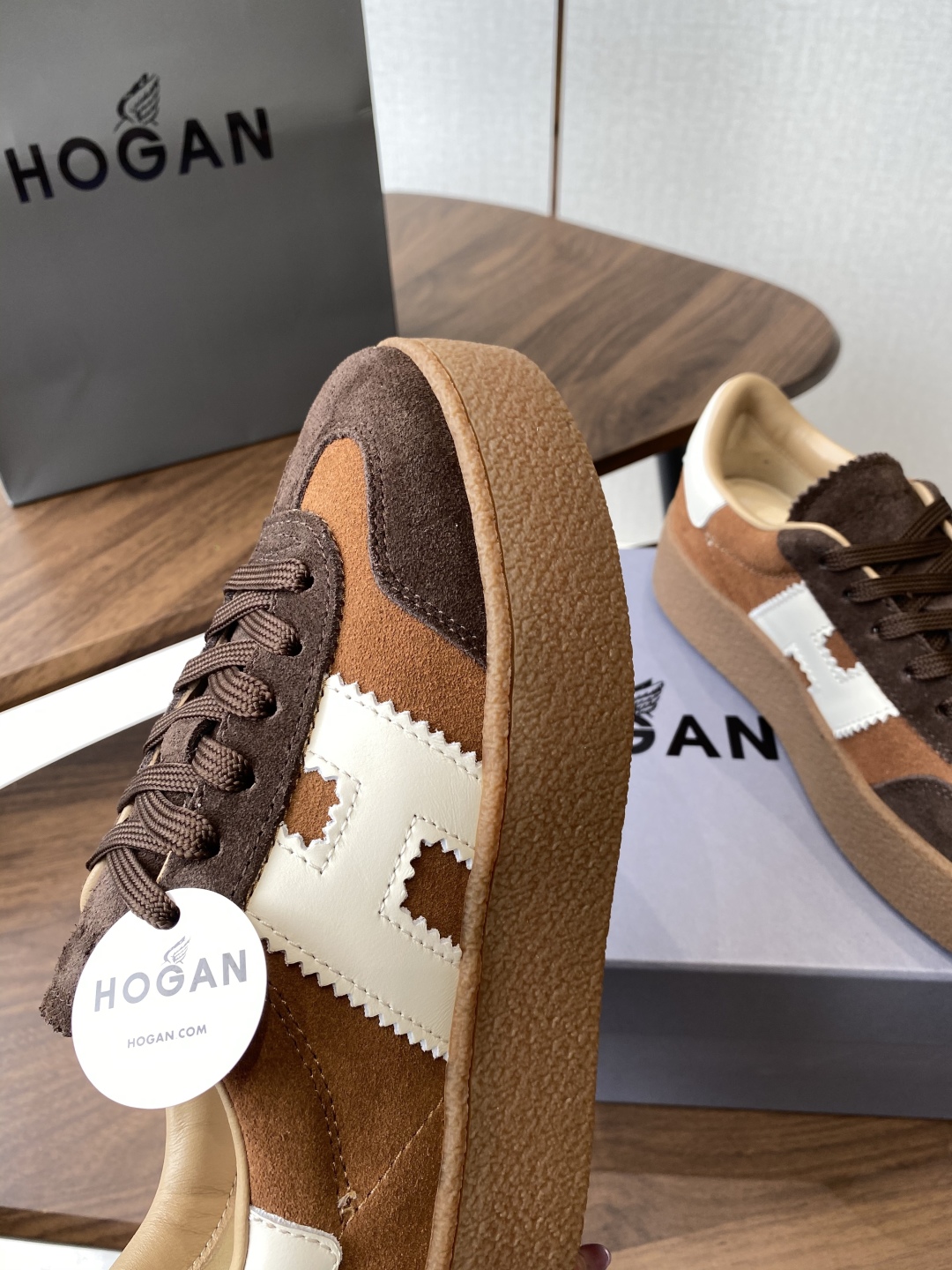 Hogan H-Stripes: Italian Crafted Comfort and Style in Sports Shoes - 图片 6