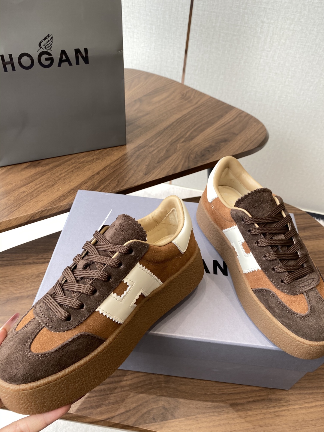 Hogan H-Stripes: Italian Crafted Comfort and Style in Sports Shoes - 图片 4