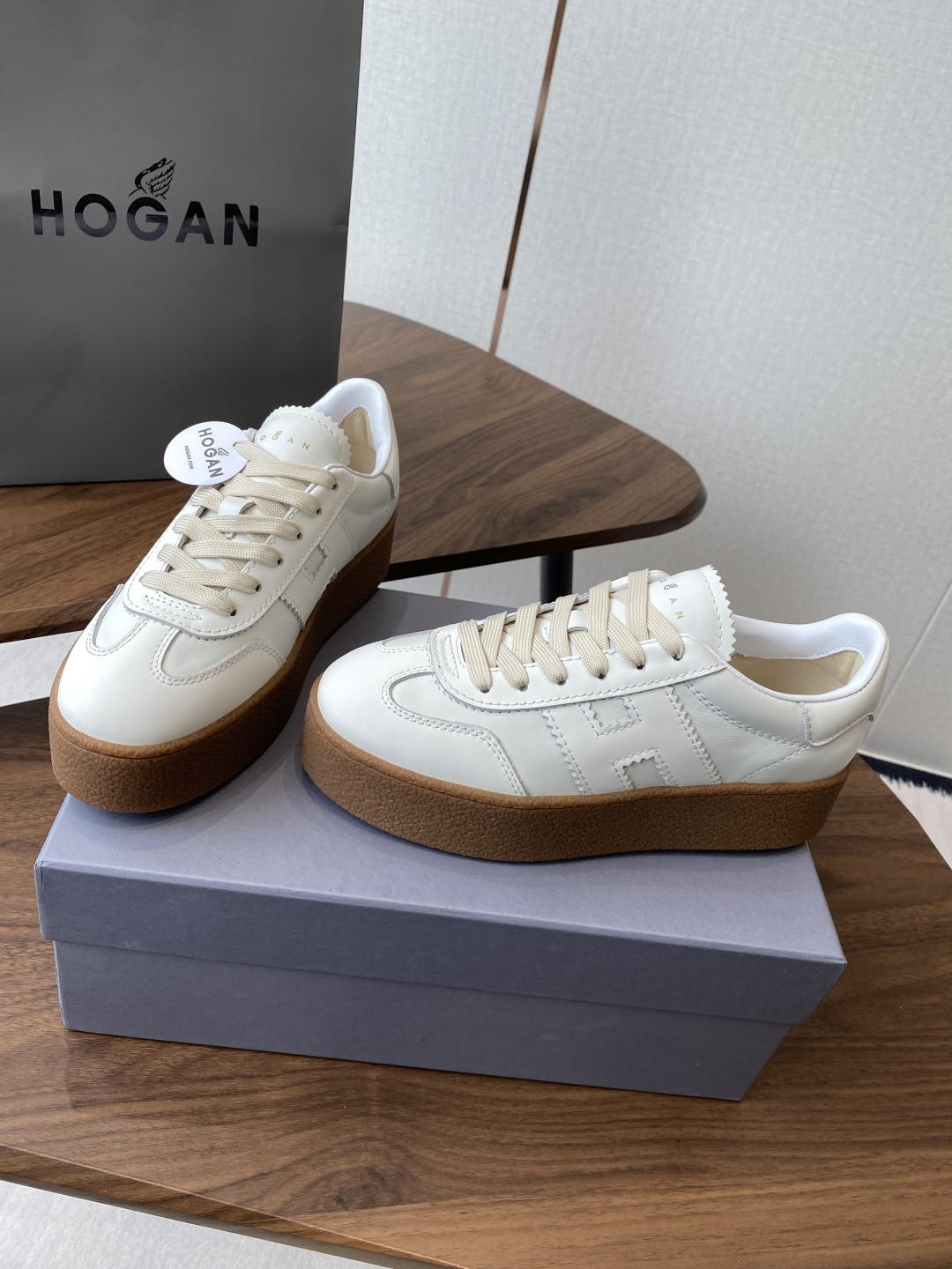 Hogan H-Stripes: Italian Crafted Comfort and Style in Sports Shoes - 图片 2