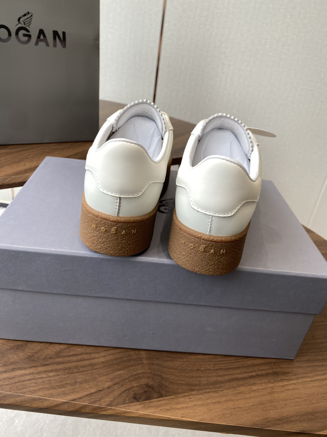 Hogan H-Stripes: Italian Crafted Comfort and Style in Sports Shoes - 图片 7