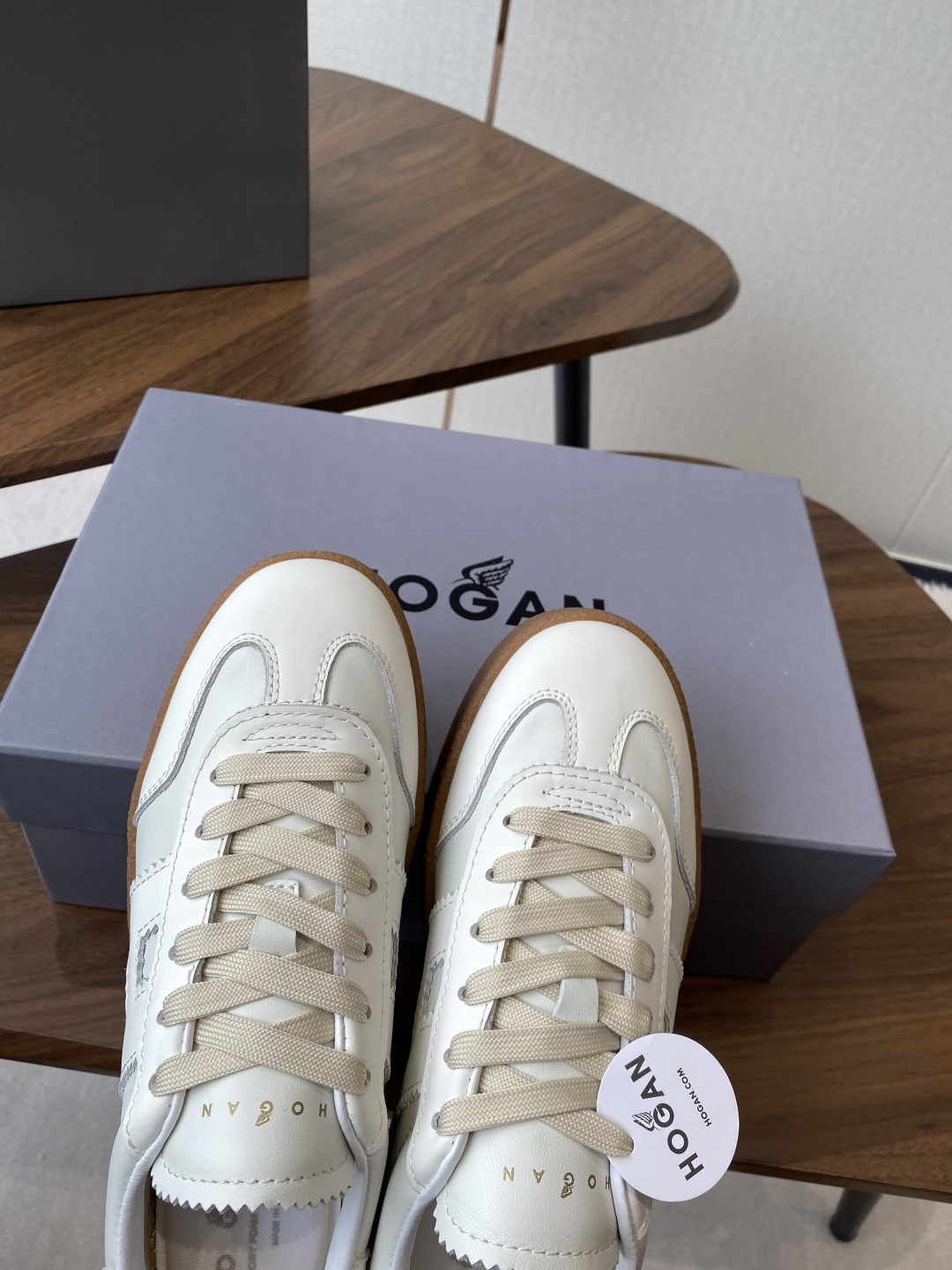 Hogan H-Stripes: Italian Crafted Comfort and Style in Sports Shoes - 图片 5