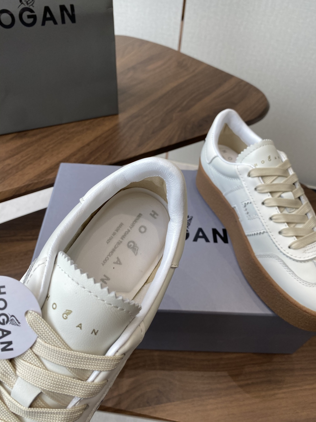 Hogan H-Stripes: Italian Crafted Comfort and Style in Sports Shoes - 图片 6