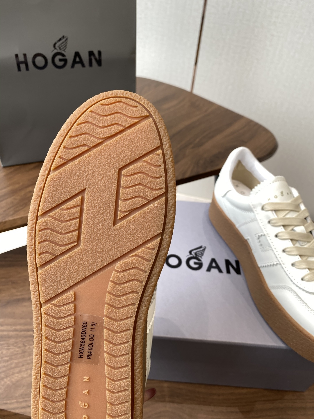 Hogan H-Stripes: Italian Crafted Comfort and Style in Sports Shoes - 图片 8
