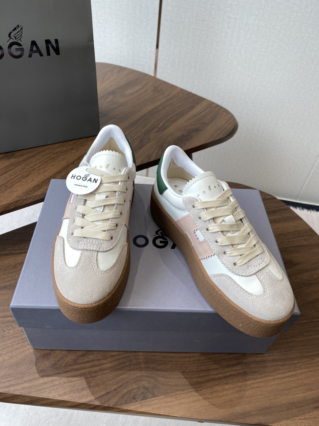 Hogan H-Stripes: Italian Crafted Stylish Comfort for Summer Fashion - 图片 3
