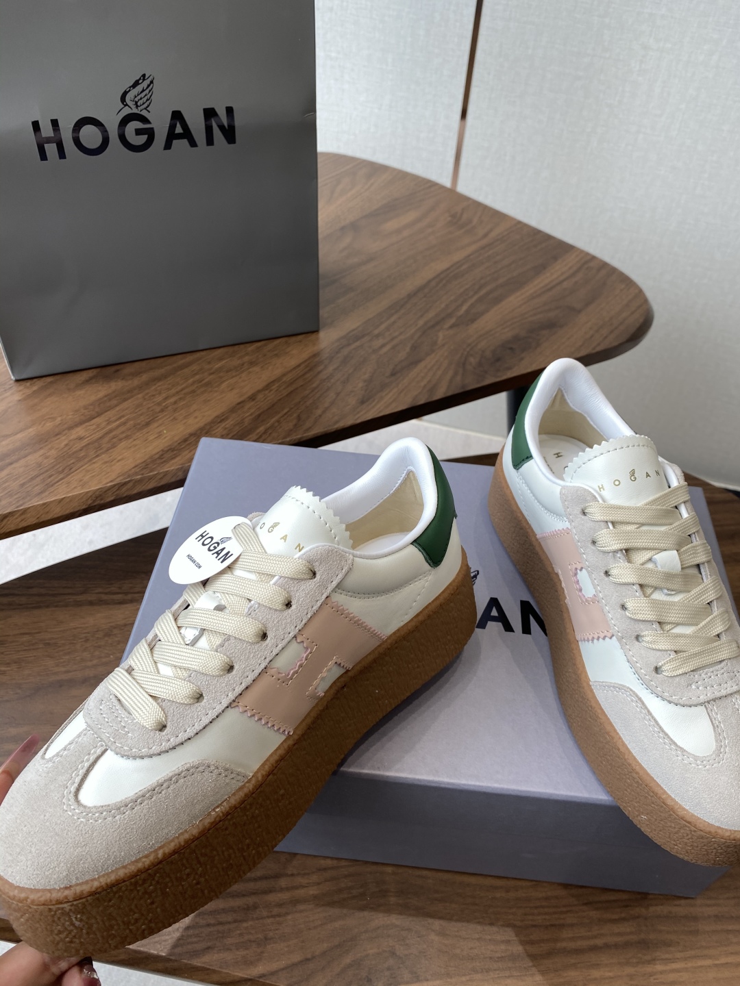 Hogan H-Stripes: Italian Crafted Stylish Comfort for Summer Fashion - 图片 4