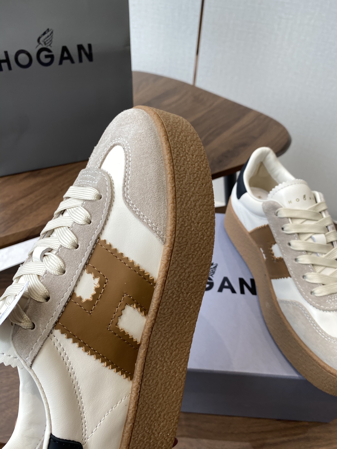 Hogan H-Stripes: Italian Crafted Comfort and Style in Sports Shoes - 图片 4