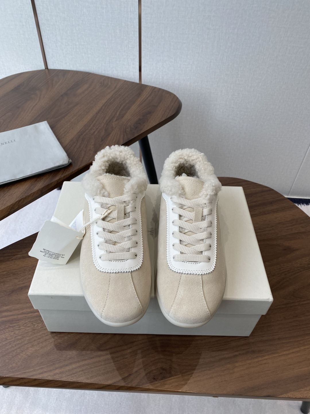 NO:707692,Brunello Cucinelli's latest Bc lace-up wool casual shoes, imported suede upper/imported cowhide, imported wool lining, 0.5mm circular punching design, breathable and not stuffy, exclusive molded TPU outsole, original drawer-type shoe box with shoe storage bag, Size#35-41 (35 41 customized, non-refundable), casual shoes/sports shoes, brunello cucinelli, sneakers, cowhide, chamois  leather19860909Brunello Cucinelli 最新 Bc 系带 羊毛休闲鞋 鞋面进口麂皮/进口牛皮 内里进口羊毛 0.5mm圆形冲孔设计 透气不闷脚 独家开模TPU大底 鞋盒采用原版抽屉式鞋盒配鞋履收纳袋 Size#35-41（35 41订做不退换）,休闲鞋/运动鞋,brunello cucinelli,sneakers,cowhide,chamois leather,Women's Shoes