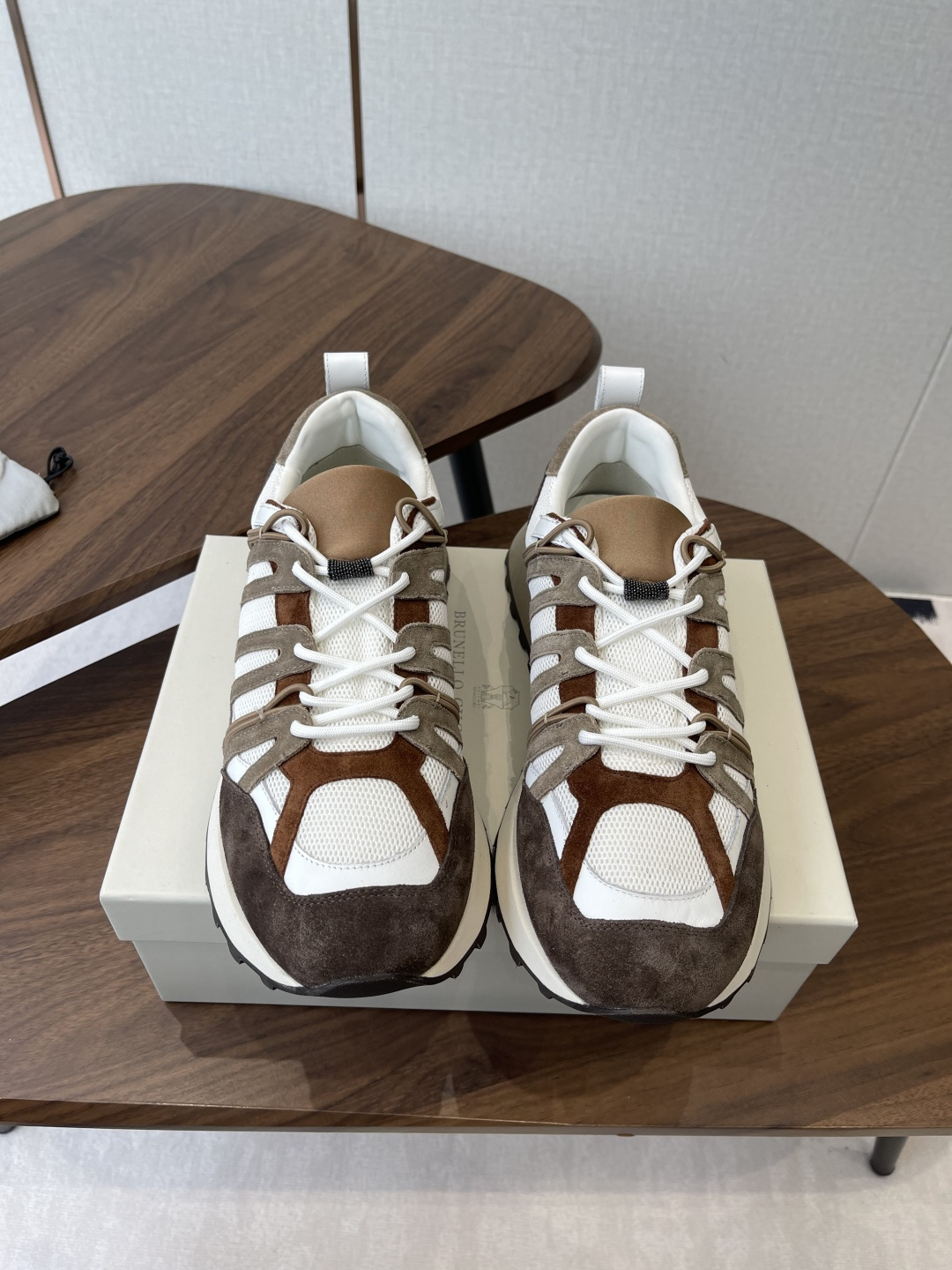 NO:592470,Men's 10BrunelloCucinelli 2025 vs new sports and leisure series... BrunelloCucinelli casual sports shoes original customization... Wearing them is light and comfortable, even if you wear them for commuting, you will not have stage fright at all. Although the shoes combine different materials and different colors, they do not have any sense of violation and are not exaggerated at all, but make people feel visually comfortable... Fabrics original custom cowhide customized breathable mesh lining original custom sheepskin foot pads original custom sheepskin outsole original rubber foam two-color outsole  Size 35-44 (Female 40. Men 45. Customized and non-returnable) Original full package, casual shoes/sports shoes, brunello cucinelli, sneakers, sheepskin19860909男装10BrunelloCucinelli 2025 vs 新款运动休闲系列…… BrunelloCucinelli休闲运动鞋 原版定制 …穿着它轻盈舒适,即使通勤穿,也丝毫不怯场.鞋子虽然结合了不同材质,不同颜色,但是没有任何违和感强,一点也不夸张,反而让人在视觉上感觉舒适… 面料原版定制牛猄定制透气网 内里原版定制羊皮 垫脚原版定制羊皮 大底原版橡胶发泡双色大底 码数35-44（女40.男45.定制不退换） 包装原版全套包装,休闲鞋/运动鞋,brunello cucinelli,sneakers,sheepskin,Women's Shoes