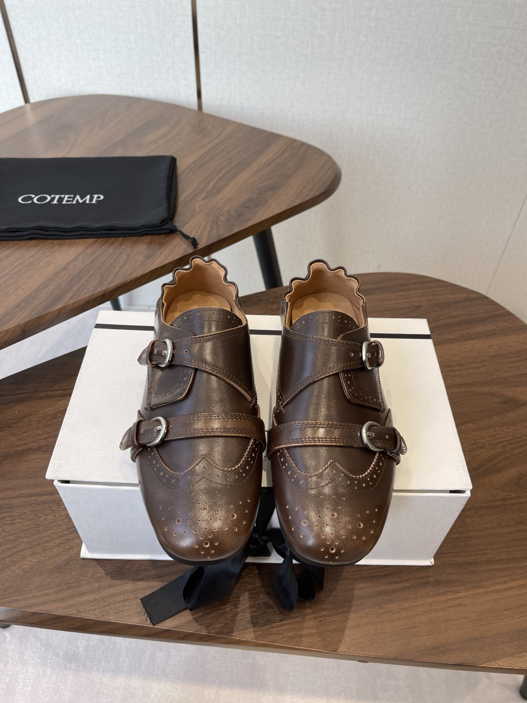 NO:592438,Cotemp's new fashionable loafers, the most amazing hot, out-of-the-circle fringed Muller shoes, are so beautiful, look good and break through, a must-have for fashionistas. Original custom-made imported cowhide, sheepskin lining, water-dyed cowhide for feet, Italian genuine leather injection molded outsole, Size#35-41 (40 41 custom-made, non-refundable), casual shoes/sports shoes, loafers, sneakers, cowhide, sheepskin19860909Cotemp 新款时髦乐福鞋 最惊艳的火,出圈的流穗穆勒单鞋 实在太美了 好看到破防,时髦精必备 原版订制进口牛皮 内里羊皮 垫脚水染牛皮 意大利真皮注塑大底 Size#35-41（40 41定做不退换）,休闲鞋/运动鞋,loafers,sneakers,cowhide,sheepskin,Women's Shoes