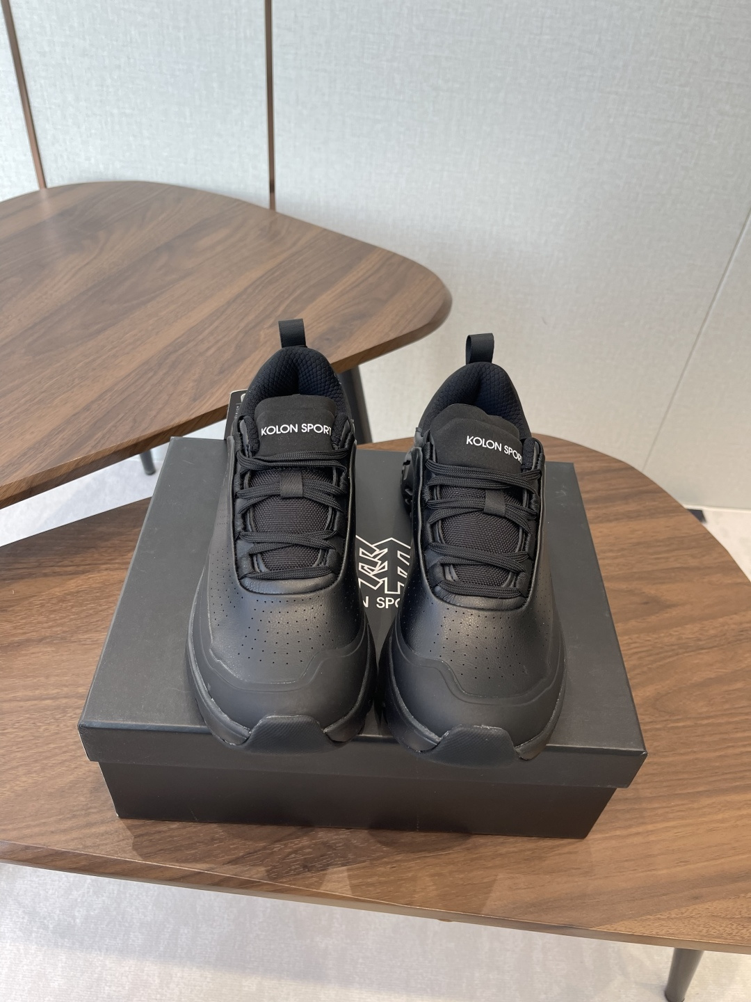 NO:592432,KOLON SPORT Skyier 2 Comfortable and soft, waterproof support and light rebound, low-top hiking shoes, men's black and beige, long-distance cross-country hiking outdoor sports running shoes. Currently, the top version on the market. All details perfectly correspond to the original version. The school supports waterproof effect. Full anti-slip and wear-resistant effect, full score for outdoor functions. Versatile and good-looking. Size39-44, casual shoes/sports shoes, sneakers19860909可隆 KOLON SPORT Skyier 2 舒适柔软 防水撑轻回弹 低帮 徒步鞋 男款黑米白色 长距离越野徒步户外运动跑鞋 目前,市场顶级版本 .所有细节都完美对应原版.校支持防水效果.防滑耐磨效果拉满,户外功能满分.百搭高颜值 Size39-44,休闲鞋/运动鞋,sneakers,Women's Shoes