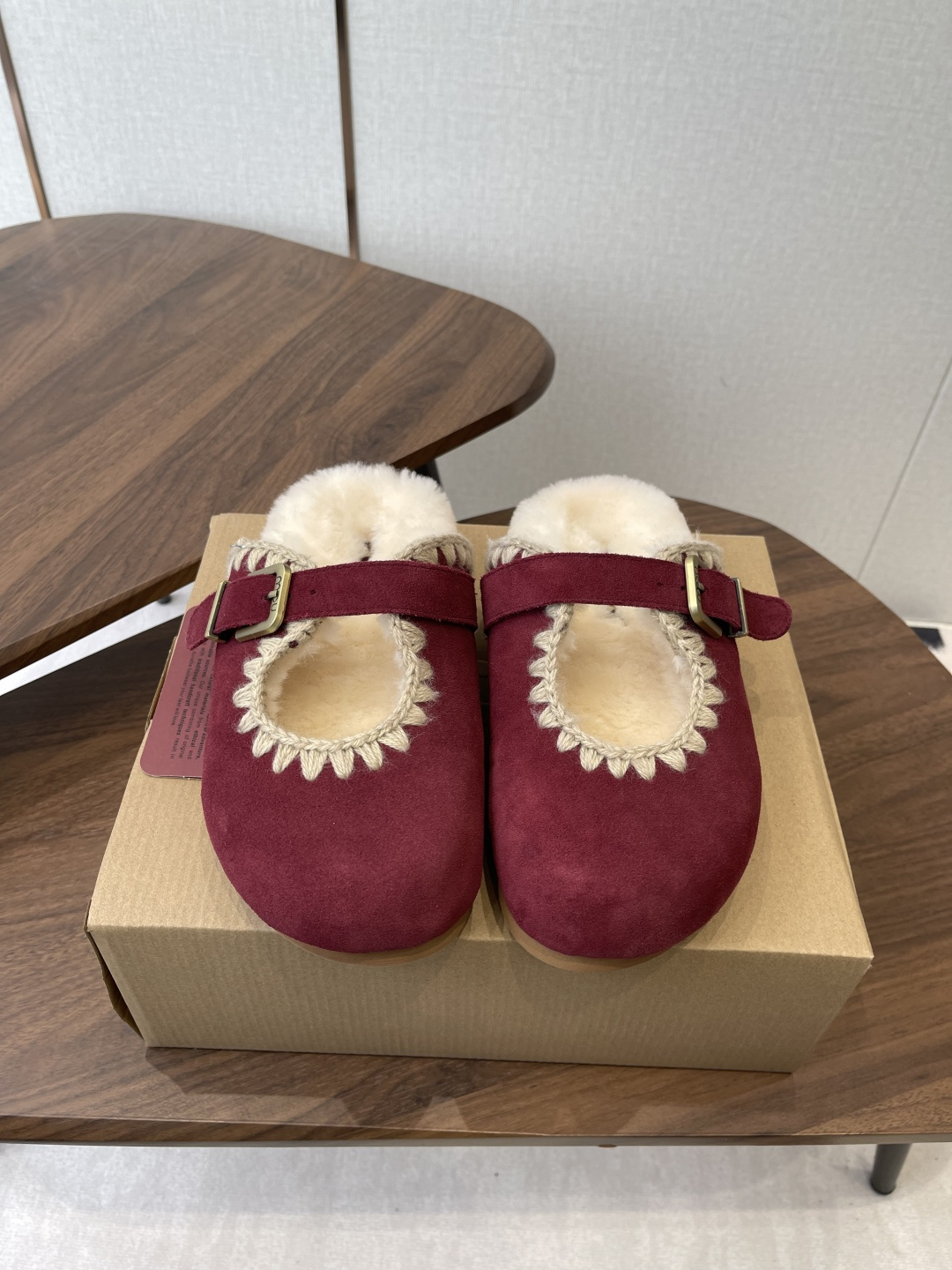 NO:630831,Mou fashion brand wool half-flop, a highly recognizable shoe design style, a combination of nature and fur art, a trendy item that is popular all over the world in autumn and winter, a warm artifact, a favorite of fashion bloggers, cute and ugly snow boots, upper, fur-integrated, fully hand-stitched, lining, wool outsole, tpu wear-resistant non-slip outsole, Size#35-39 (40-41 custom-made, non-returnable, non-replaceable), half-flop furry shoes, boots19860909Mou潮牌羊毛半拖 辨识度极高的鞋履设计风格,大自然和皮草艺术结合 秋冬季节风靡全球的潮流单品,保暖神器,时尚博主最爱,呆萌丑萌雪地靴 鞋面 皮毛一体全手工缝线 内里 羊毛 大底 tpu耐磨防滑大底 Size#35-39（40 41定做不退不换）,半拖毛毛鞋,boots,Women's Shoes