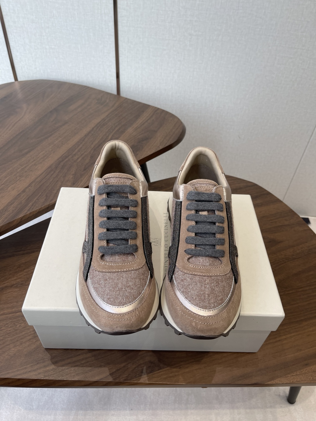 NO:649803,Brunello Cucinelli 25ss latest Bc lace-up casual shoes, imported suede upper/imported cowhide, imported wool lining, 0.5mm circular punching design, breathable and not stuffy, exclusive molded ultra-light TPU outsole, original drawer-type shoe box with shoe storage bag, Size#35-41 (35 41 customized, non-refundable), casual shoes/sports shoes, brunello  cucinelli,sneakers,cowhide,chamois leather19860909Brunello Cucinelli 25ss最新 Bc 系带 休闲鞋 鞋面进口麂皮/进口牛皮 内里进口羊毛 0.5mm圆形冲孔设计 透气不闷脚 独家开模超轻TPU大底 鞋盒采用原版抽屉式鞋盒配鞋履收纳袋 Size#35-41（35 41订做不退换）,休闲鞋/运动鞋,brunello cucinelli,sneakers,cowhide,chamois leather,Women's Shoes