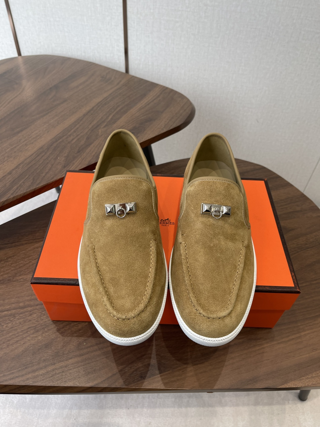 NO:680458,Men's Hermes Classic H Couple's Loafers Enduring Casual Simple Style Lace-Free Casual Sports Shoes Comfortable Casual Versatile Fabric: Customized imported calfskin Lining: Sheepskin lining Outsole: Original molded outsole Size Female 35-41 (40 41 customized, non-returnable) Male 39-46 (45  46 (customized, non-refundable), loafers, hermes, hermes, loafers, sneakers, cowhide, sheepskin19860909男款Hermes 爱马仕经典H 情侣款 乐福鞋 经久不衰 休闲 简约风格免系带休闲运动鞋 舒适 休闲 百搭 面料: 定制进口小牛皮 内里: 羊皮内里 大底: 原版开模大底 Size女35-41（40 41订做不退换） 男39-46（45 46订做不退换）,乐福鞋,hermes,hermes,loafers,sneakers,cowhide,sheepskin,Women's Shoes