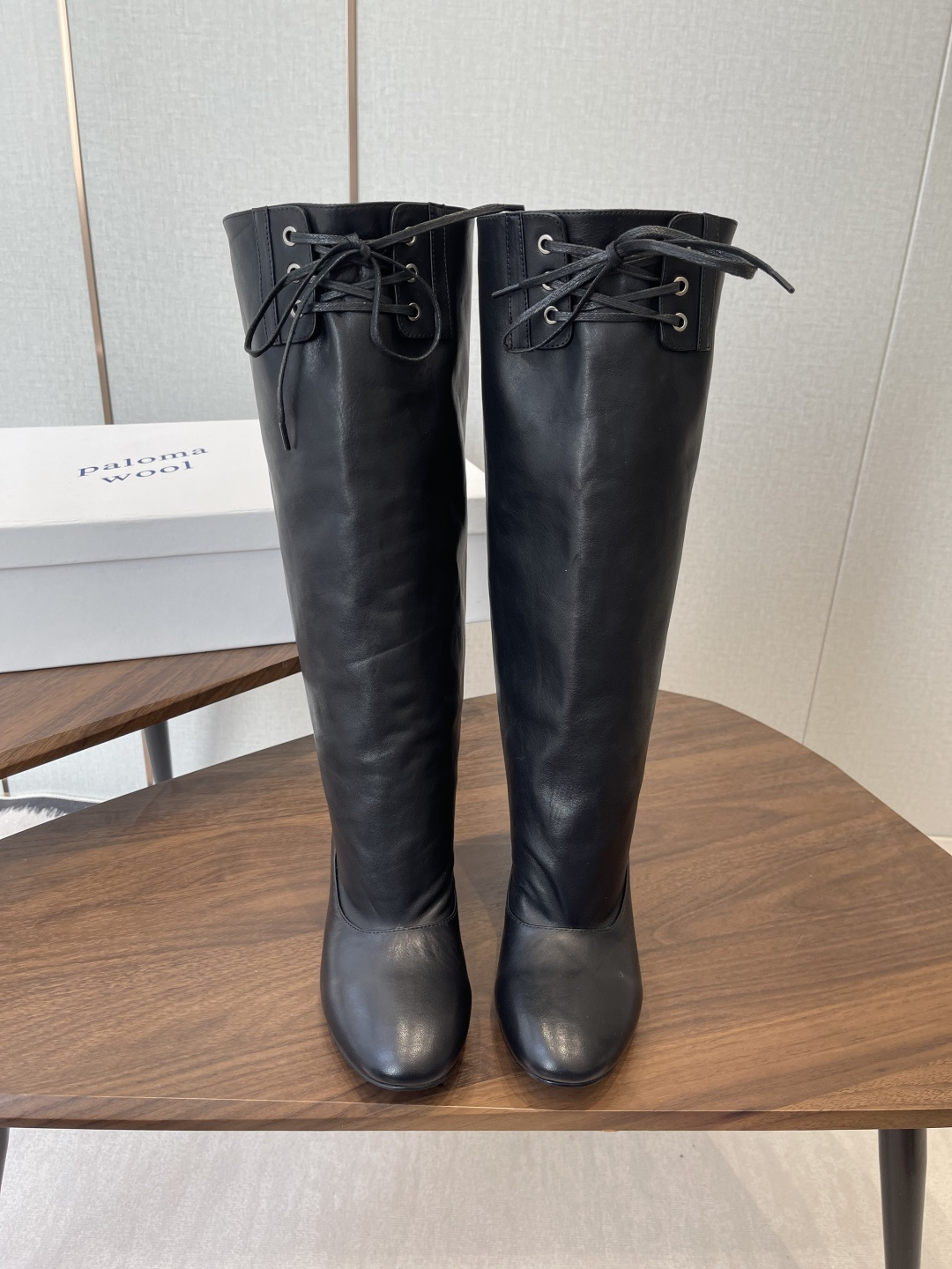 NO:693517,Paloma wool niche trendy brand 25ss new autumn and winter retro pile boots are simply art. Multiple ways to wear them can be unlocked. Brown pile boots are an indispensable pair for fashionistas. They collide with tension between toughness and smoothness. They can be straight or pleated in a variety of shapes. It has its own fashionable genes that break the rules and has its own sassy aura. The upper is made of original imported calfskin/original fabric and the inner padding sheepskin.  Outsole Original customized non-slip rubber outsole Size35-39 (40 custom made and non-returnable), boots, boots, cowhide, sheepskin19860909Paloma wool 小众潮牌 25ss秋冬新款 复古 堆堆靴 简直就 是艺术多种穿法可解锁 咖啡色 堆堆靴 时髦精不能缺少的一双堆堆 靴,在硬朗与柔滑间碰撞张力,可直筒可褶皱的百变形态,自带打破常规的时髦基因,自带飒爽气场 鞋面采用原版进口小牛皮/原版布 内里垫脚羊皮 大底原版定制防滑橡胶大底 Size35-39（40订做不退换）,靴子,boots,cowhide,sheepskin,Women's Shoes