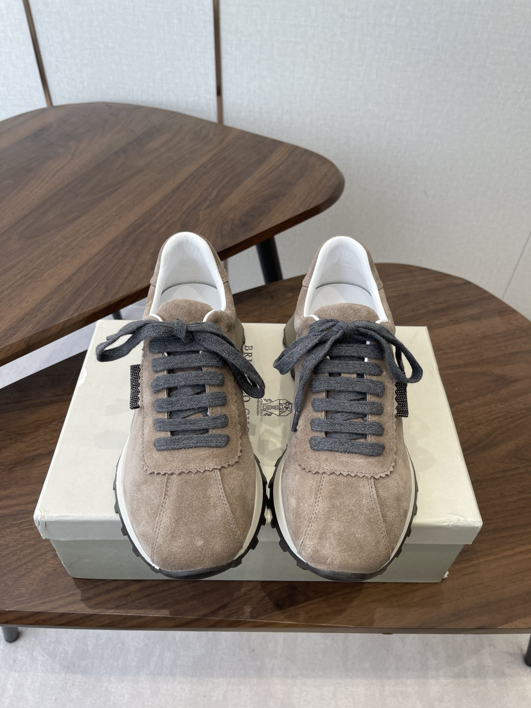 NO:707420,Brunello Cucinelli 26ss latest Bc lace-up casual shoes, imported suede upper, imported sheepskin lining, 0.5mm round punching design, breathable and not stuffy, exclusive molded TPU outsole, original drawer-type shoe box with shoe storage bag, Size#35-42 (40 41 42 customized, non-returnable), casual shoes/sports shoes, brunello  cucinelli,sneakers,sheepskin,chamois leather19860909Brunello Cucinelli 26ss最新 Bc 系带 休闲鞋 鞋面进口麂皮 内里进口 羊皮里 0.5mm圆形冲孔设计 透气不闷脚 独家开模TPU大底 鞋盒采用原版抽屉式鞋盒配鞋履收纳袋 Size#35-42（ 40 41 42订做不退换）,休闲鞋/运动鞋,brunello cucinelli,sneakers,sheepskin,chamois leather,Women's Shoes