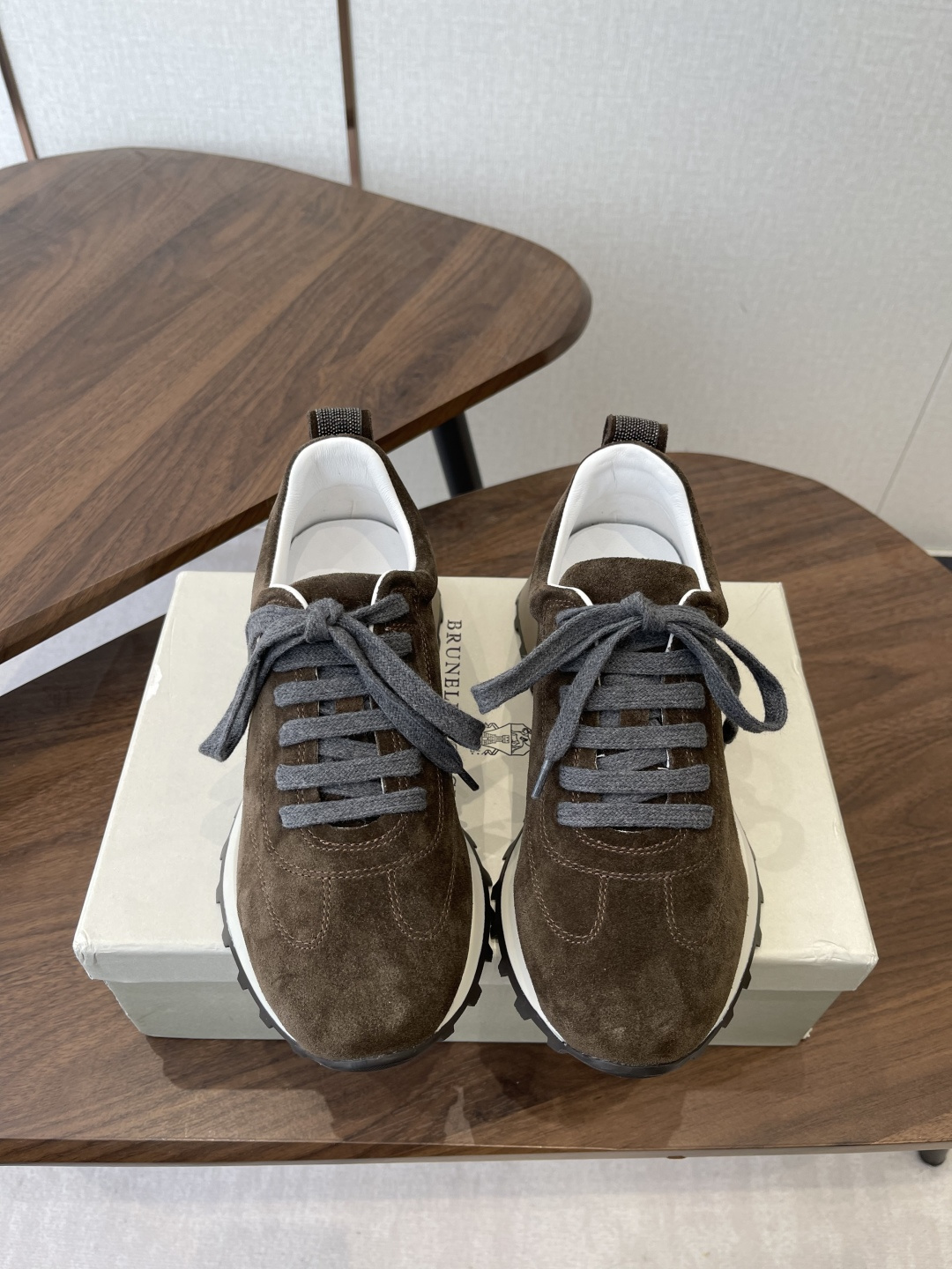 NO:693499,Brunello Cucinelli 26ss latest Bc lace-up casual shoes, imported suede upper, imported sheepskin lining, 0.5mm round punching design, breathable and not stuffy, exclusive molded TPU outsole, original drawer-type shoe box with shoe storage bag, Size#35-42 (40 41 42 customized, non-returnable), casual shoes/sports shoes, brunello  cucinelli,sneakers,sheepskin,chamois leather19860909Brunello Cucinelli 26ss最新 Bc 系带 休闲鞋 鞋面进口麂皮 内里进口 羊皮里 0.5mm圆形冲孔设计 透气不闷脚 独家开模TPU大底 鞋盒采用原版抽屉式鞋盒配鞋履收纳袋 Size#35-42（ 40 41 42订做不退换）,休闲鞋/运动鞋,brunello cucinelli,sneakers,sheepskin,chamois leather,Women's Shoes