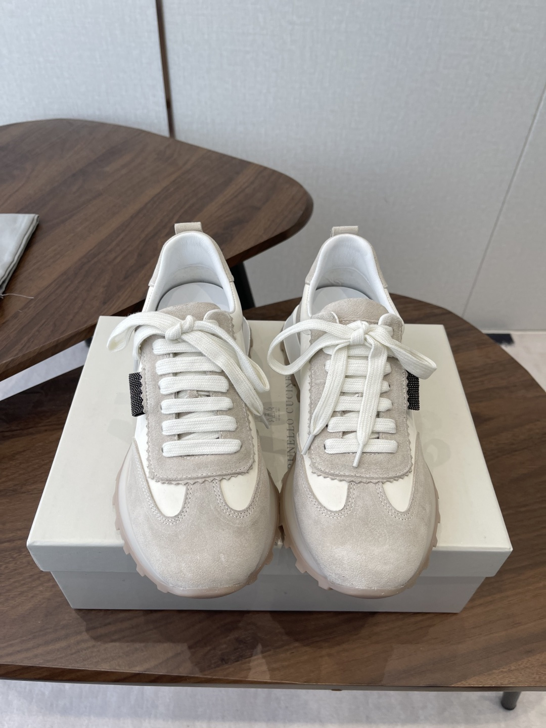 NO:757346,Brunello Cucinelli 26ss latest Bc lace-up casual shoes, imported suede upper, imported sheepskin lining, 0.5mm round punching design, breathable and not stuffy, exclusive molded TPU outsole, original drawer-type shoe box with shoe storage bag, Size#35-42 (40 41 42 customized, non-returnable), casual shoes/sports shoes, brunello  cucinelli,sneakers,sheepskin,chamois leather19860909Brunello Cucinelli 26ss最新 Bc 系带 休闲鞋 鞋面进口麂皮 内里进口 羊皮里 0.5mm圆形冲孔设计 透气不闷脚 独家开模TPU大底 鞋盒采用原版抽屉式鞋盒配鞋履收纳袋 Size#35-42（ 40 41 42订做不退换）,休闲鞋/运动鞋,brunello cucinelli,sneakers,sheepskin,chamois leather,Women's Shoes