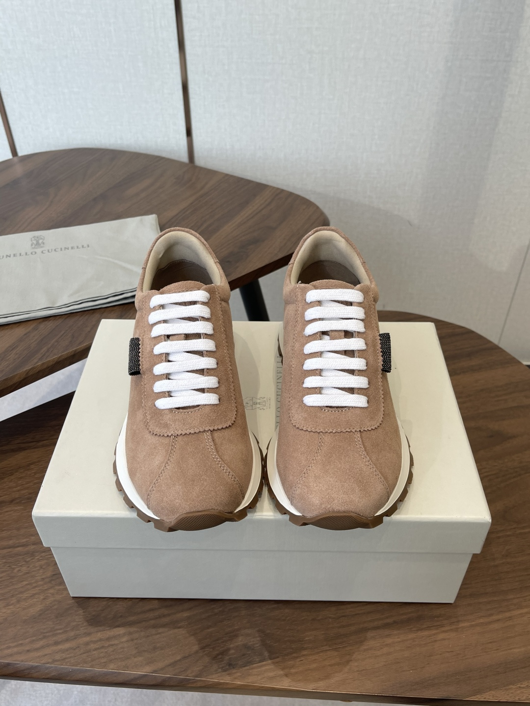 NO:707417,Brunello Cucinelli 26ss latest Bc lace-up casual shoes, imported suede upper/imported cowhide, imported wool lining, 0.5mm circular punching design, breathable and not stuffy, exclusive molded ultra-light TPU outsole, original drawer-type shoe box with shoe storage bag, Size#35-41 (35 41 customized, non-refundable), casual shoes/sports shoes, brunello  cucinelli,sneakers,cowhide,chamois leather19860909Brunello Cucinelli 26ss最新 Bc 系带 休闲鞋 鞋面进口麂皮/进口牛皮 内里进口羊毛 0.5mm圆形冲孔设计 透气不闷脚 独家开模超轻TPU大底 鞋盒采用原版抽屉式鞋盒配鞋履收纳袋 Size#35-41（35 41订做不退换）,休闲鞋/运动鞋,brunello cucinelli,sneakers,cowhide,chamois leather,Women's Shoes